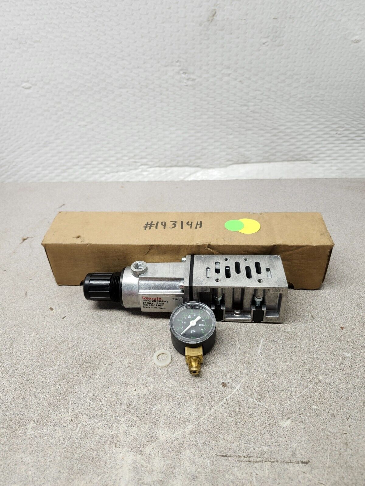 NEW IN BOX Rexroth Pressure Regulator/W GAUGE 0821302048