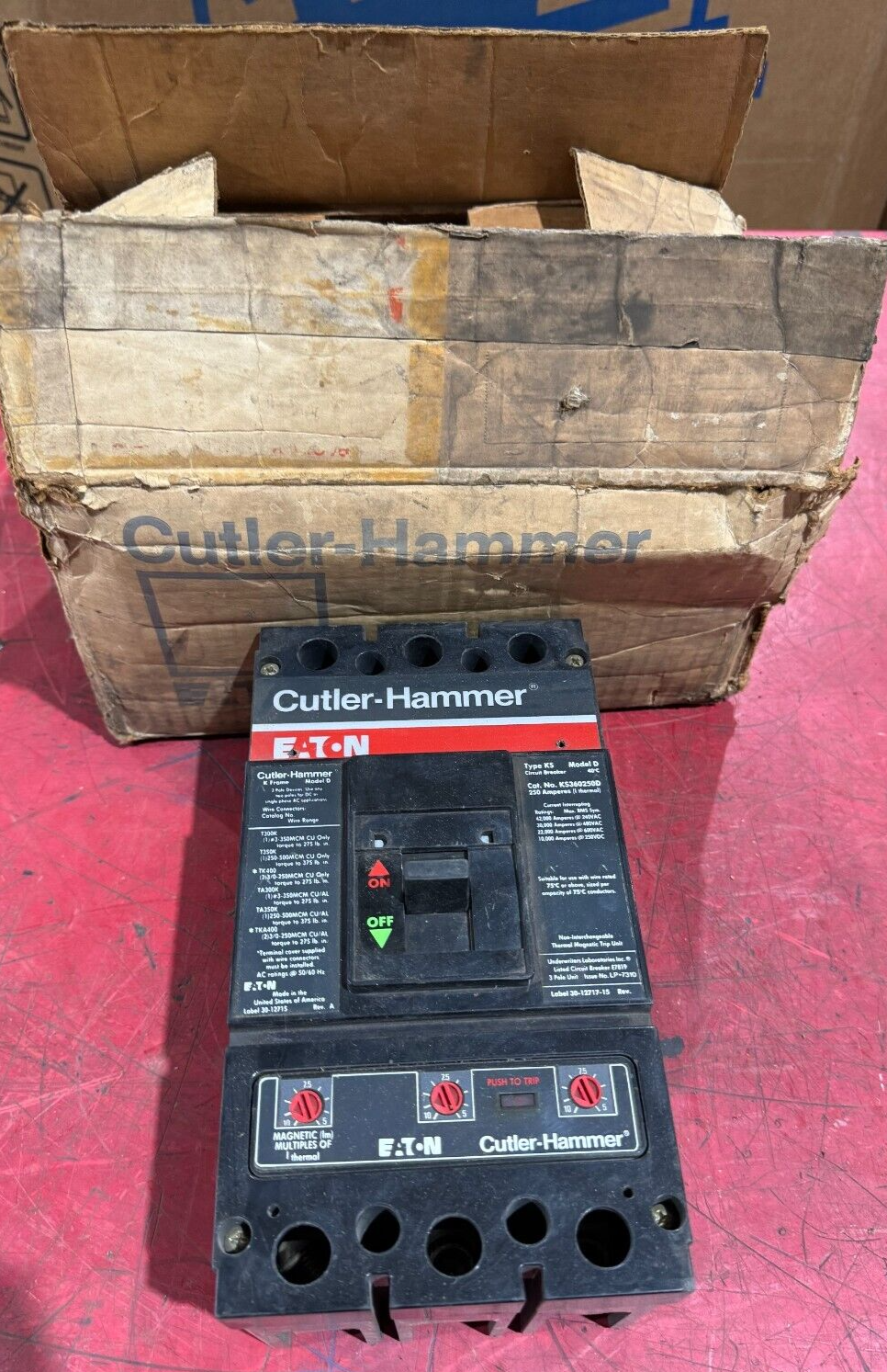 NEW IN BOX CUTLER-HAMMER 3 POLE 250AMP CIRCUIT BREAKER KS360250D