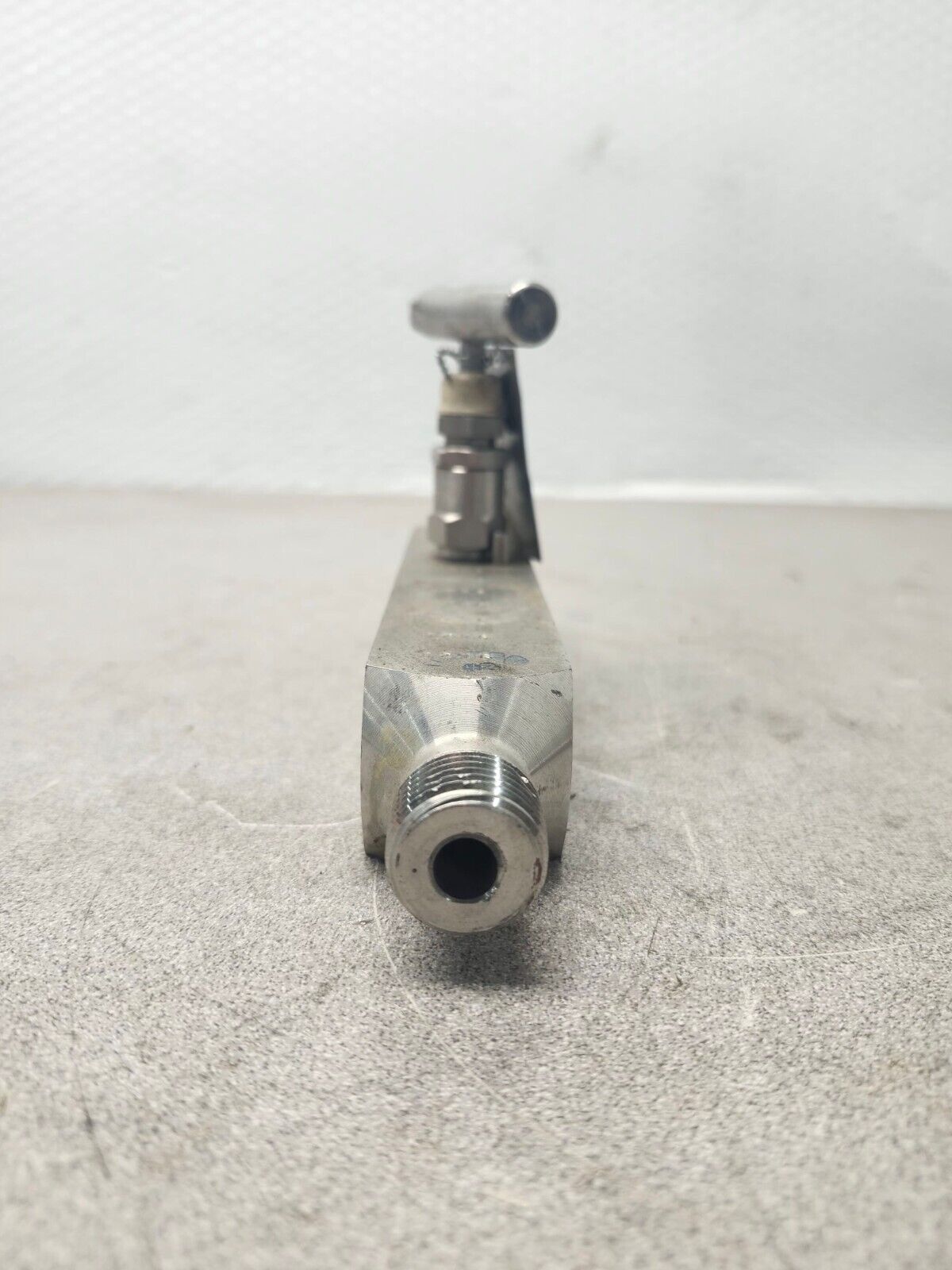 NEW NO BOX Anderson-Greenwood Multi-Port Gauge Valve 1/2 M5VIS44L  021259004