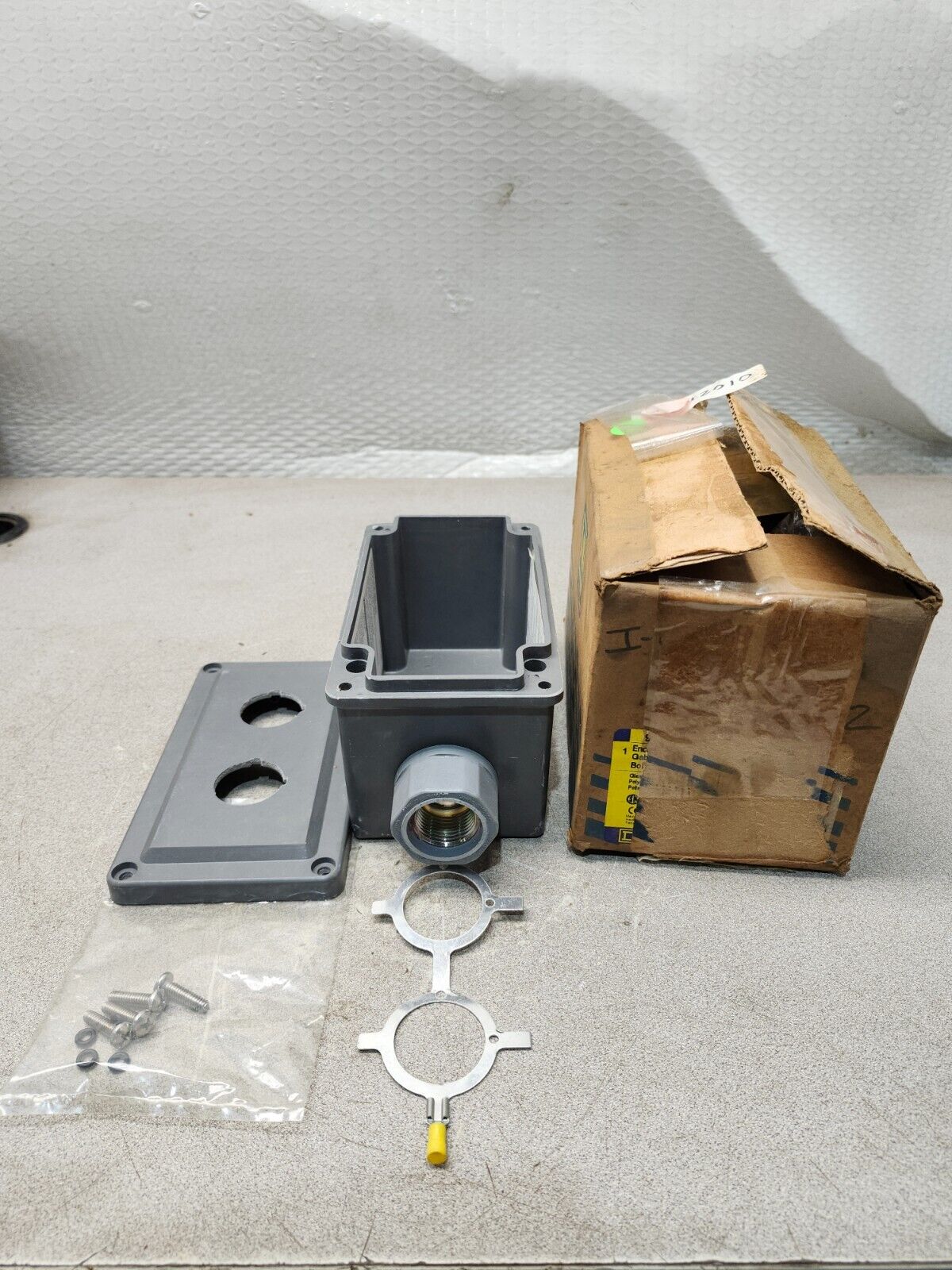 NEW IN BOX SQUARE D CONTROL STATION 9001 SKY2 SER.D