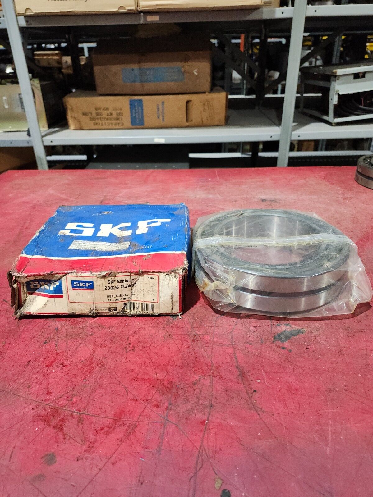 NEW IN BOX SKF Spherical Roller Bearing  23026 CC/W33