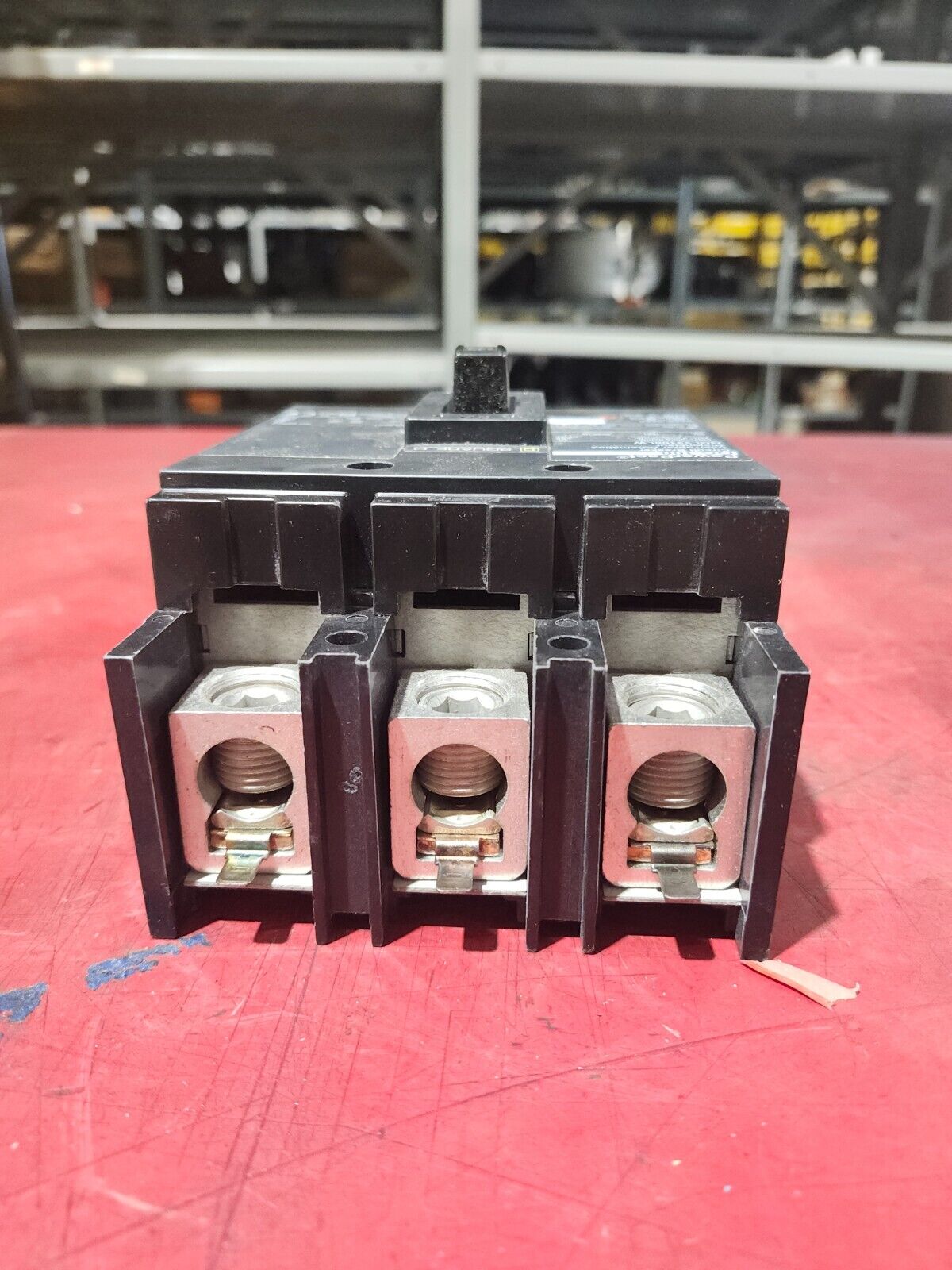 NEW IN BOX SQUARE D CIRCUIT BREAKER 60HZ 240V QGL32100LW