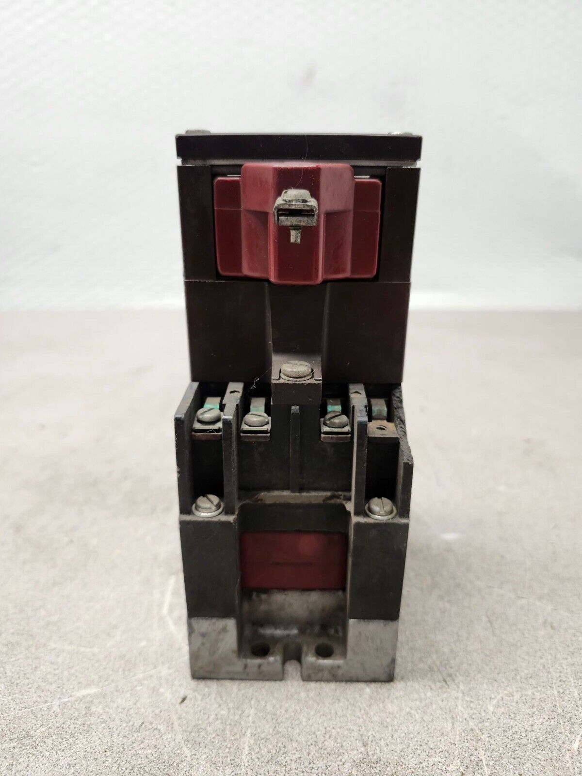 USED Cutler Hammer Series A2 Type M Latched Relay D23MR402