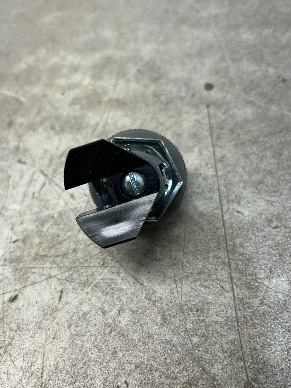 44040921