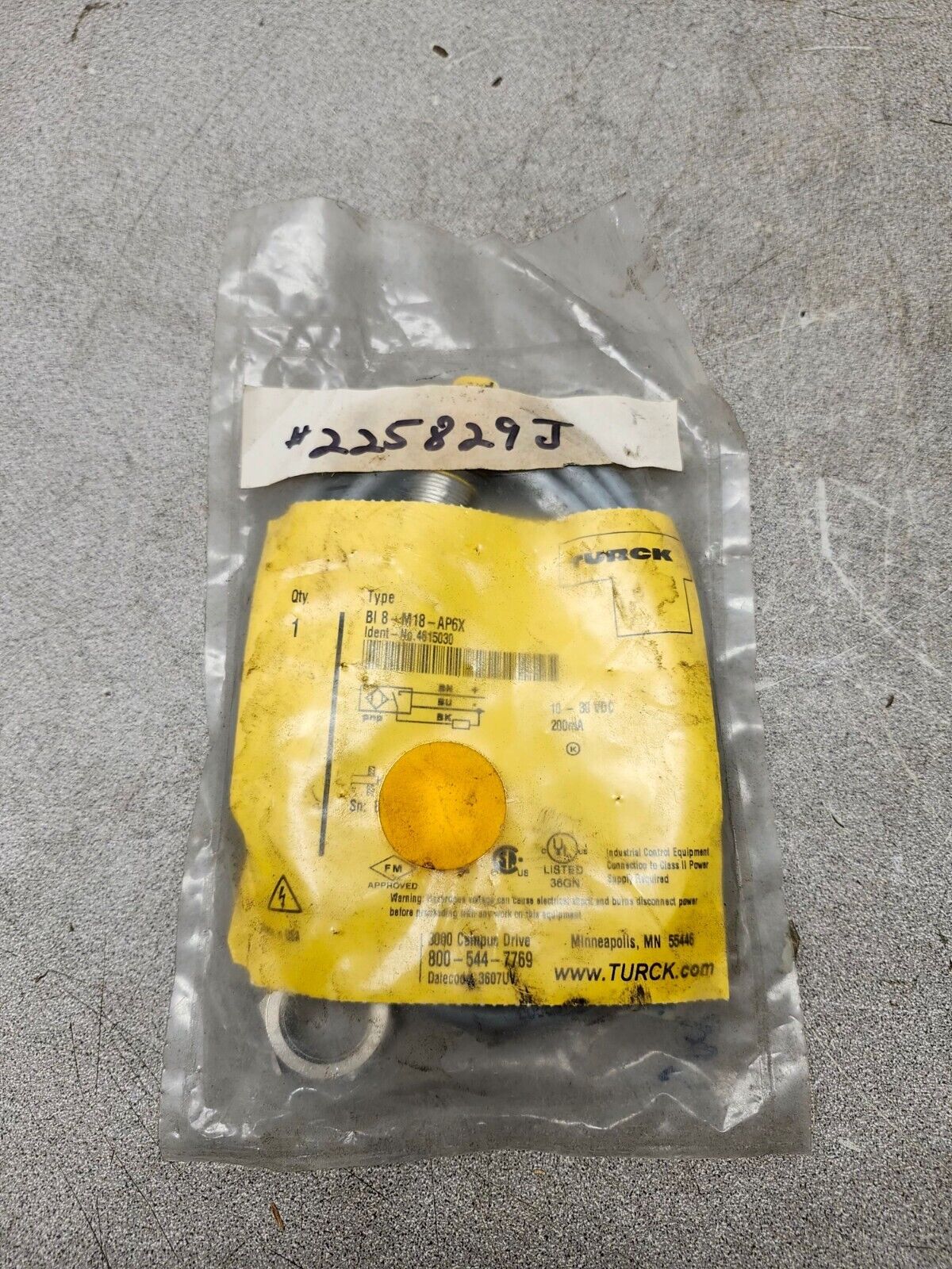 NEW NO BOX TURCK PROXIMITY SENSOR BI 8 M18-AP6X