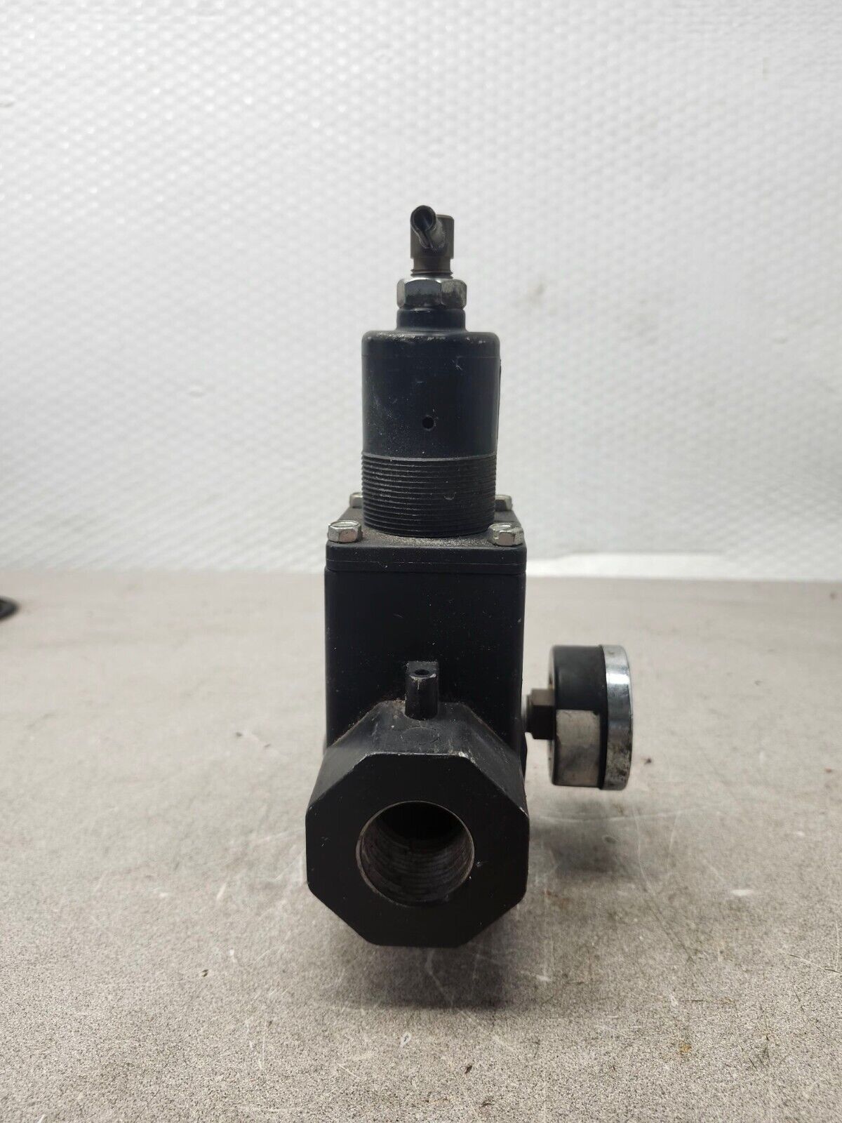 USED Arrow High Flow Regulator 300PSIG 1"NPT 5-125 PSI R398-125