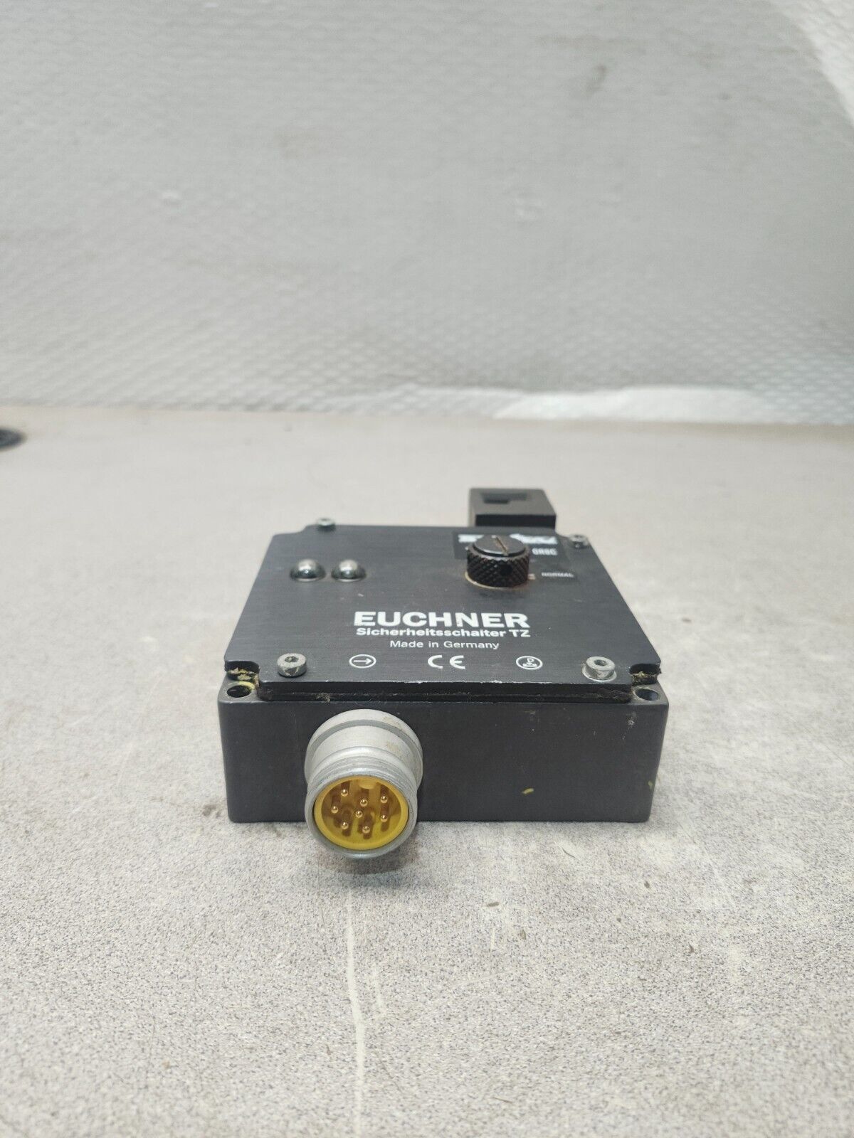 USED EUCHNER SAFETY SWITCH TZ SERIES TZ1RE024PGOR8C