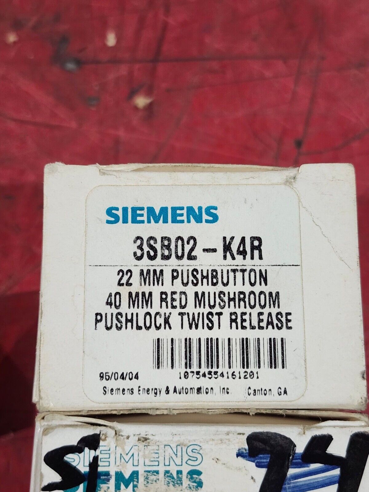 NEW IN BOX SIEMENS PUSHBUTTON 3SB02-K4R