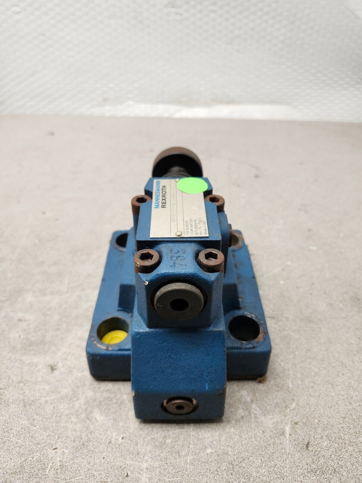 NEW NO BOX REXROTH Overflow Valve DB30-1-52/100UV/12