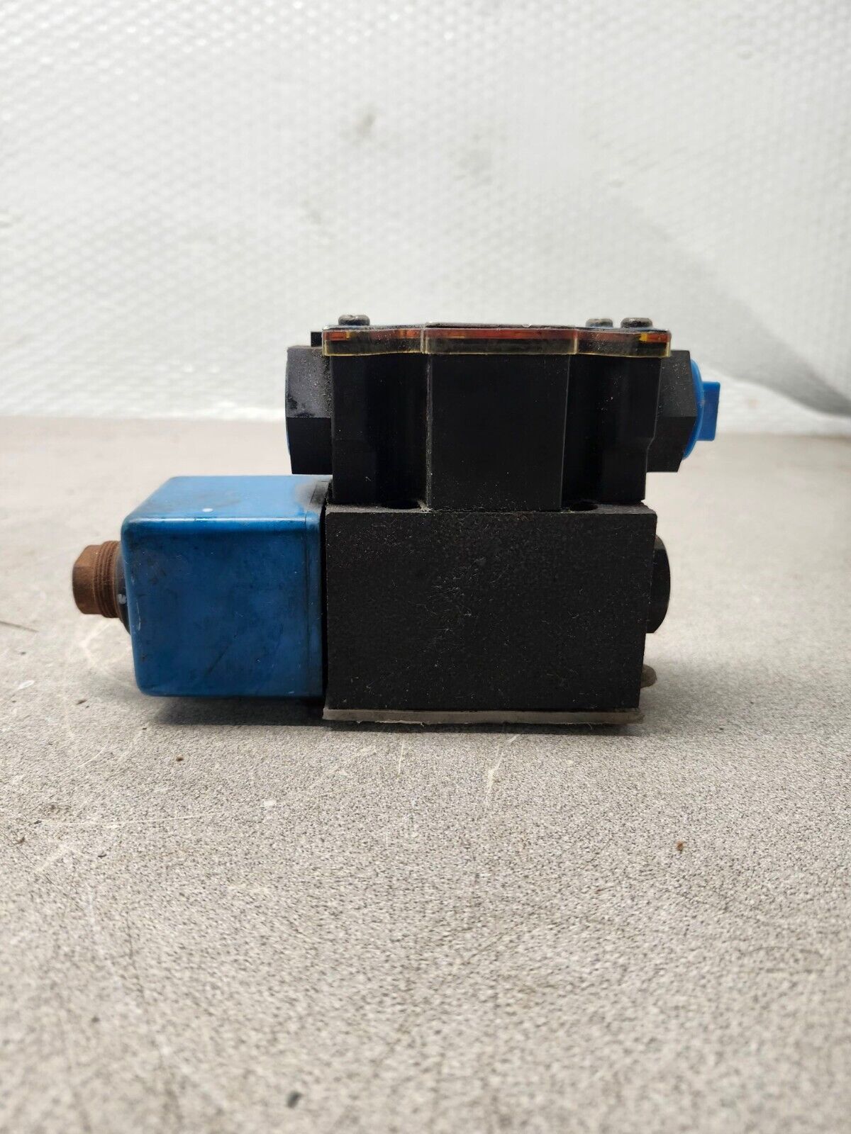 NEW NO BOX VICKERS HYDRAULIC VALVE DG4V-3S-6B-M-FW-B5-60