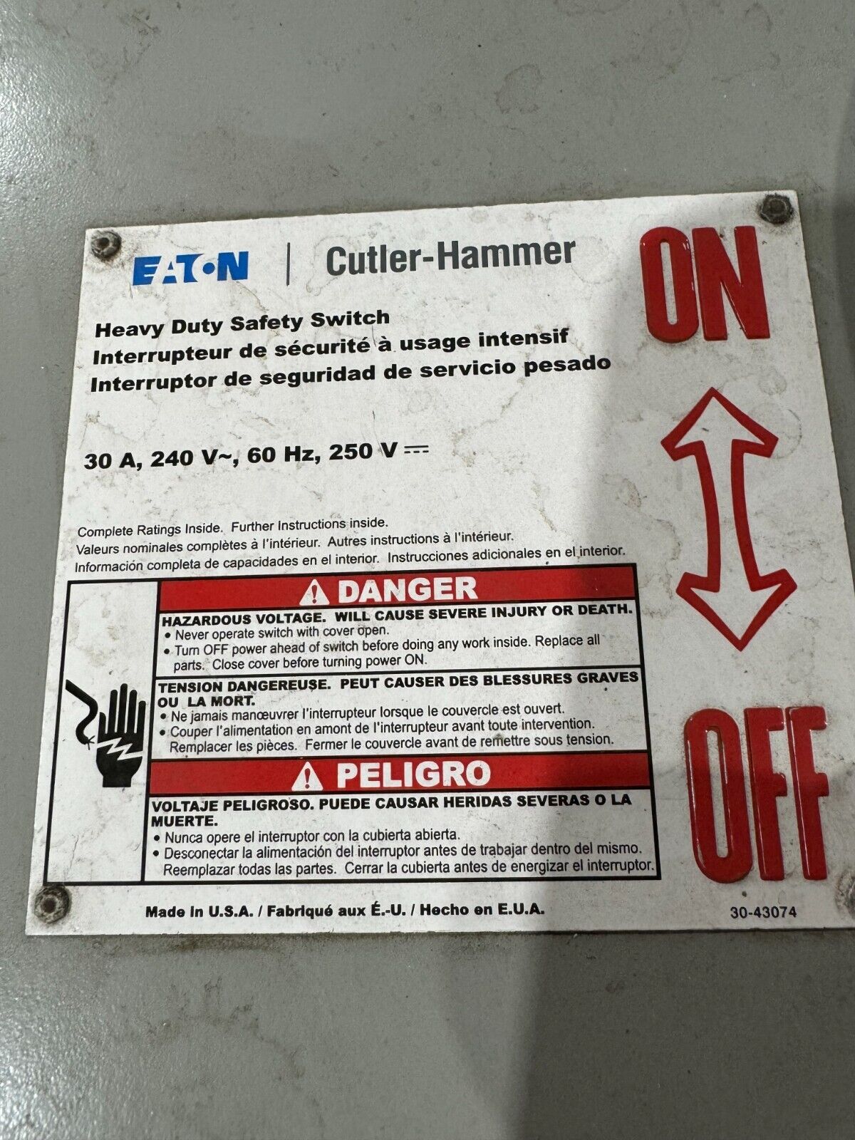 NEW EATON CUTLER-HAMMER 30AMP 240V. HEAVY DUTY SAFETY SWITCH DISCONNECT DH221NRK