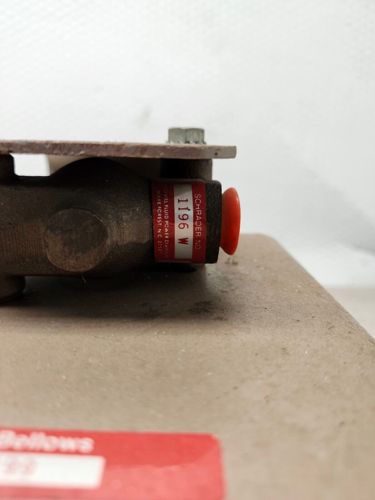 USED NO BOX SCHRADER BELLOWS OPERATING FOOTVALVE 1888-0199