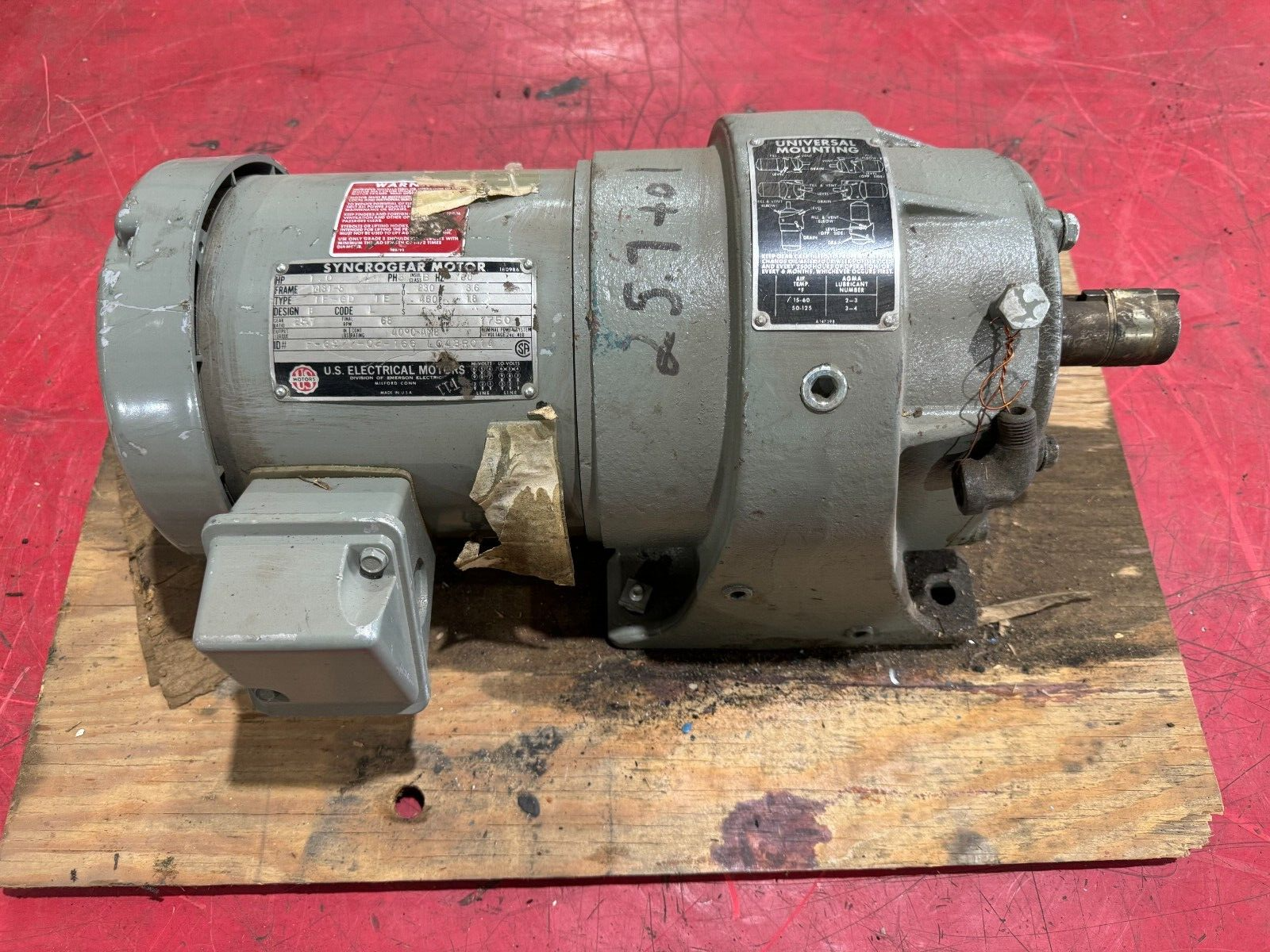 UNUSED U.S. MOTORS 1HP 25.7 RATIO GEAR MOTOR 230/460V. F-6977-02-166 L043R014