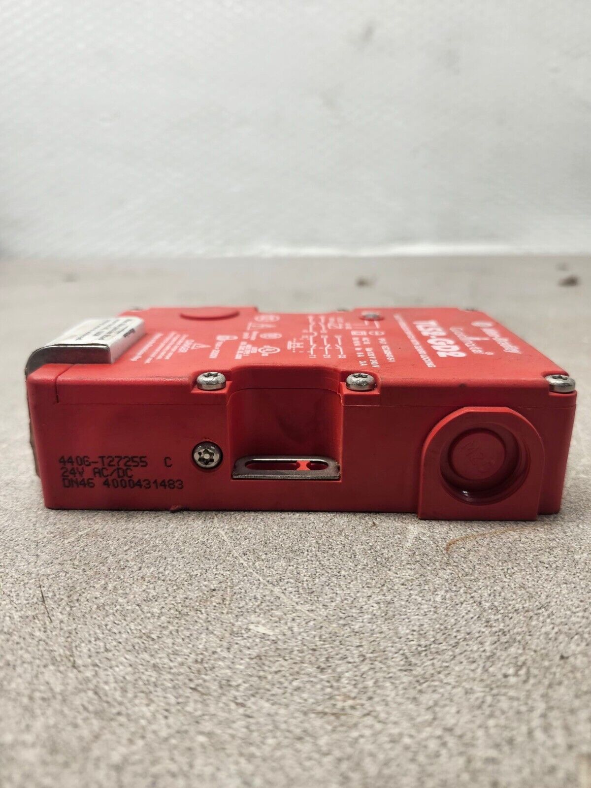NEW NO BOX GUARD MASTER SAFETY INTERLOCK SWITCH TLS2-GD2