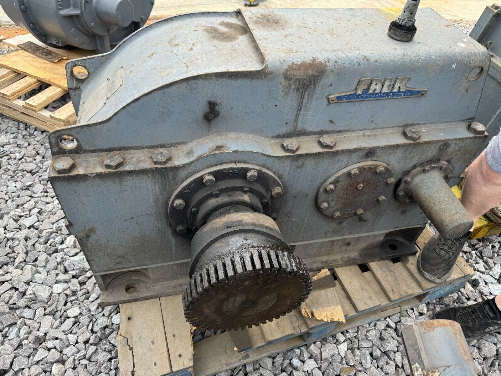 USED FALK ENCLOSED GEAR DRIVE SPEED REDUCER 32.17 RATIO 2100Y2-L