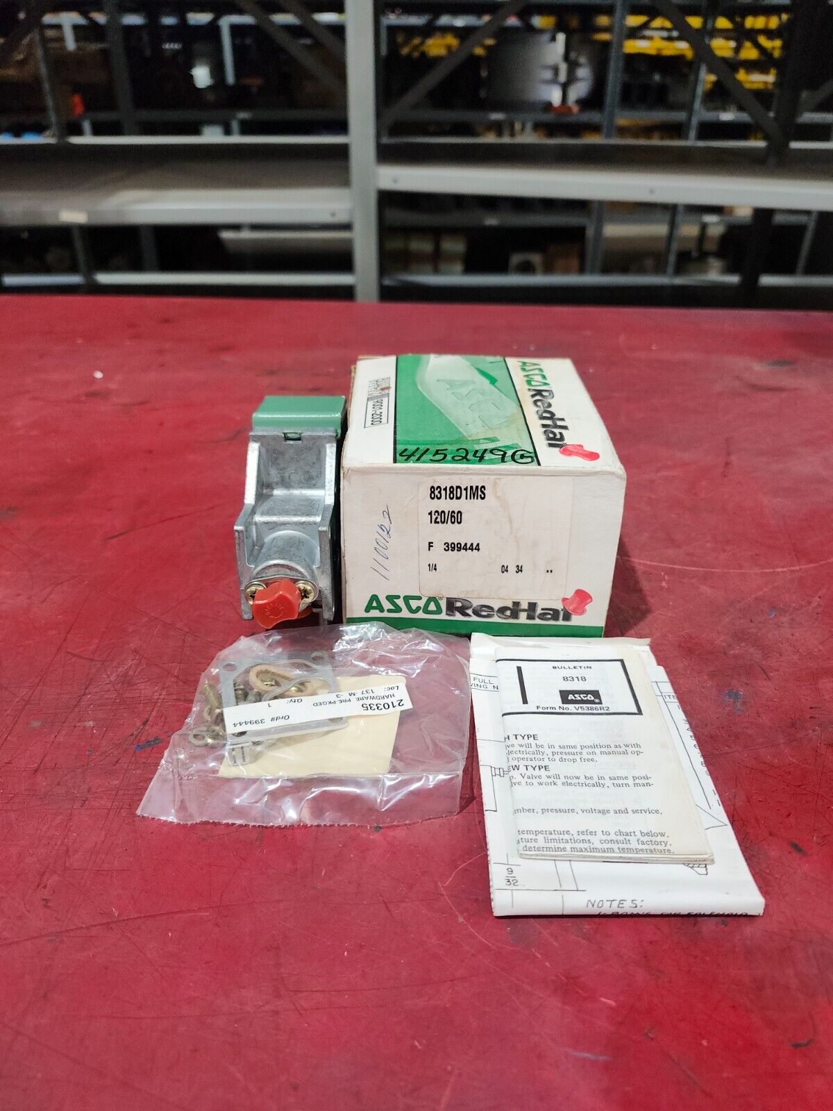 NEW IN BOX ASCO SOLENOID VALVE 1/4'' 120V 60HZ 8318D1MS