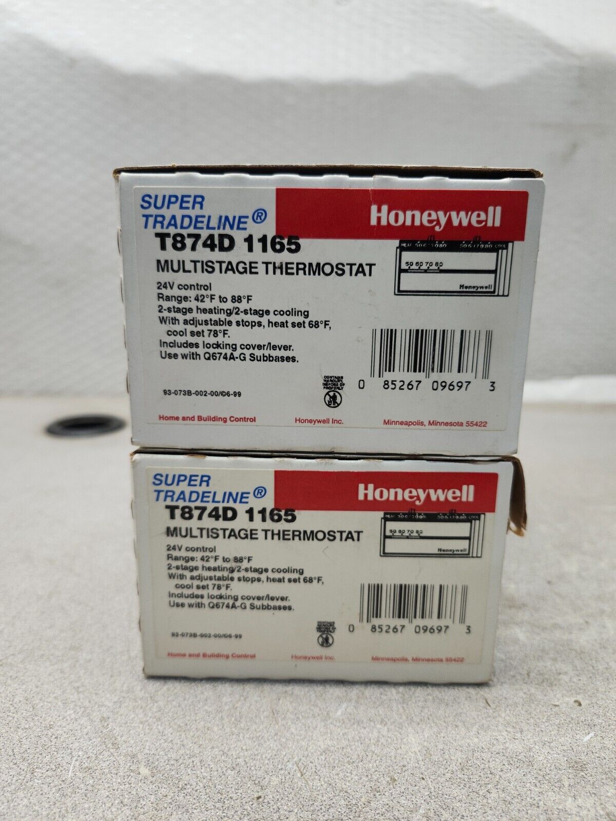 NEW IN BOX LOT OF 2 HONEYWELL MULTISTAGE THERMOSTAT T874D 1165