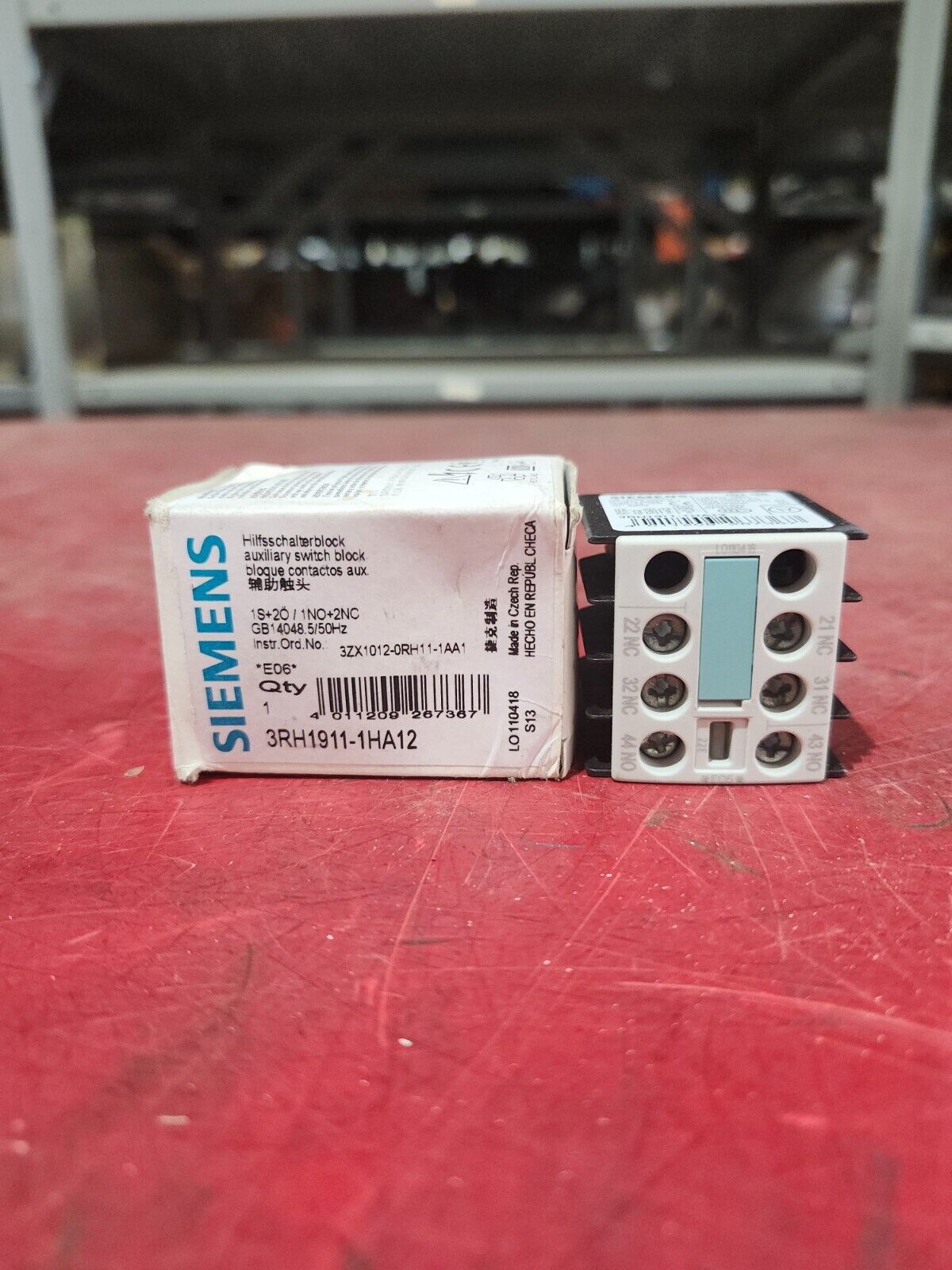 NEW IN BOX SIEMENS AUX SWITCH BLOCK 3RH1911-1HA12