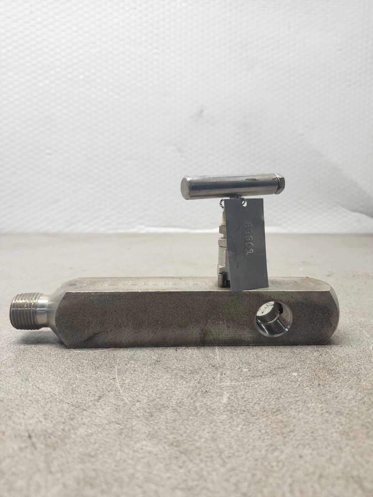 NEW NO BOX Anderson-Greenwood Multi-Port Gauge Valve 1/2 M5VIS44L  021259004