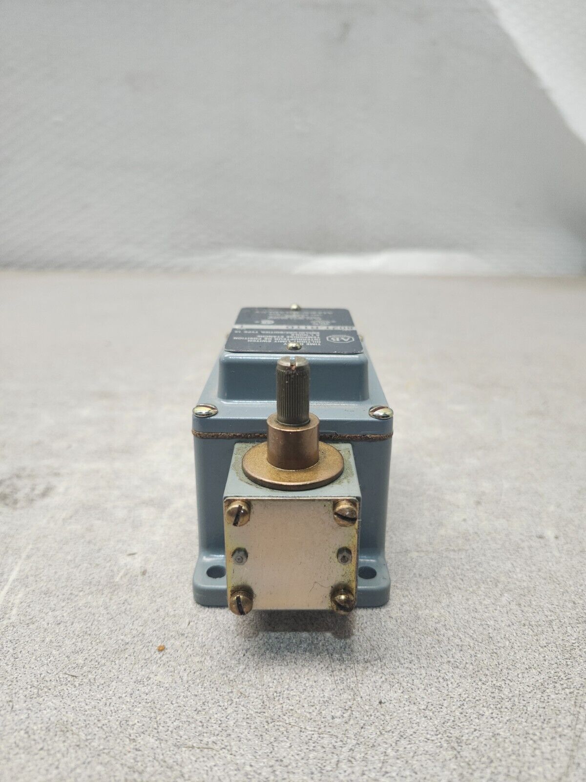 NEW NO BOX ALLEN BRADLEY SERIES 1 TIME DELAY OILTIGHT LIMIT SWITCH 802T-R1TD