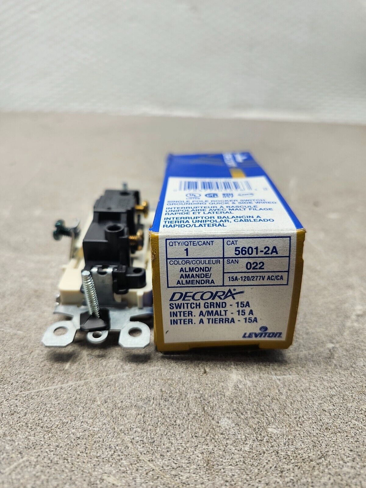 NEW IN BOX LOT OF 10 DECORA SINGLE POLE ROCKER SWITCH ALMOND 5601-2A