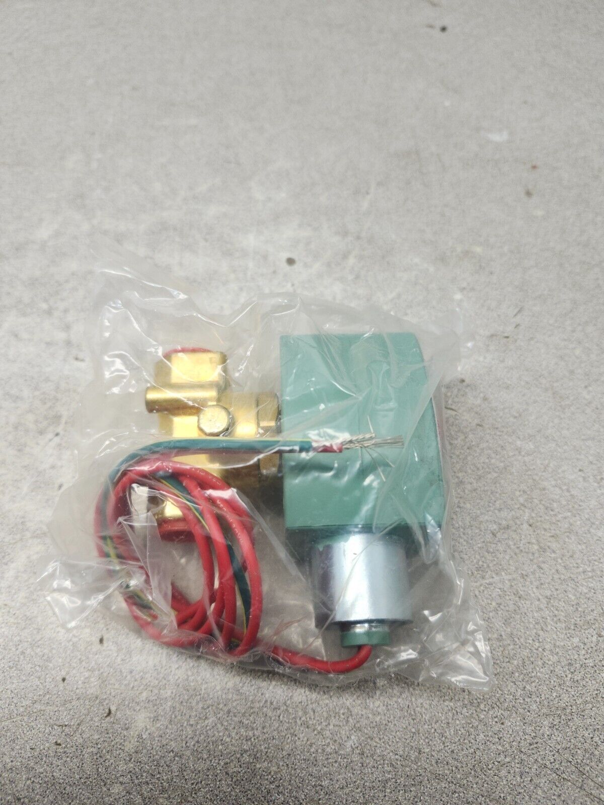 NEW IN BOX ASCO SOLENOID VALVE 120V 60HZ 2-WAY 3/8'' 8263H206LT