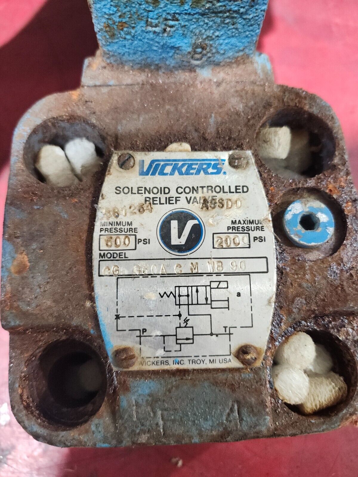 NEW VICKERS Solenoid Controlled Relief Valve DG4V-3-0BL-M-W-B-40/CG060ACMWB90