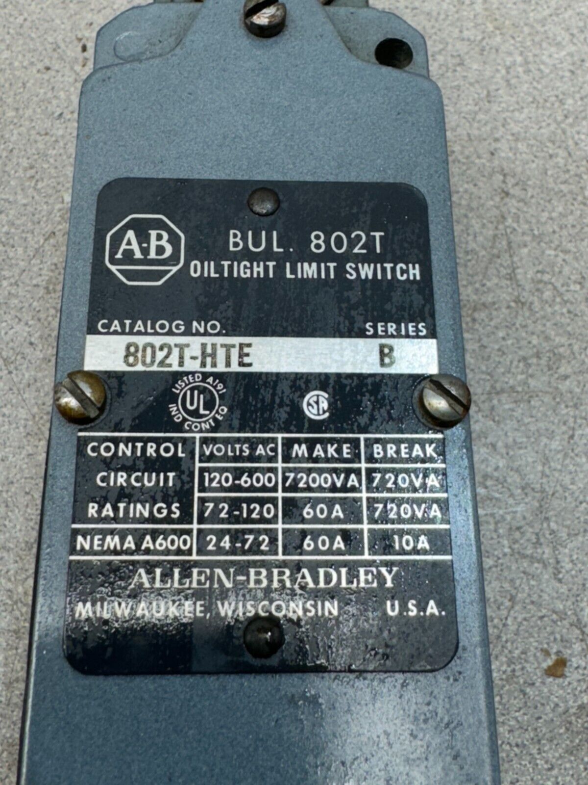 NEW NO BOX ALLEN BRADLEY OILTIGHT LIMIT SWITCH 802T-HTE SER.B