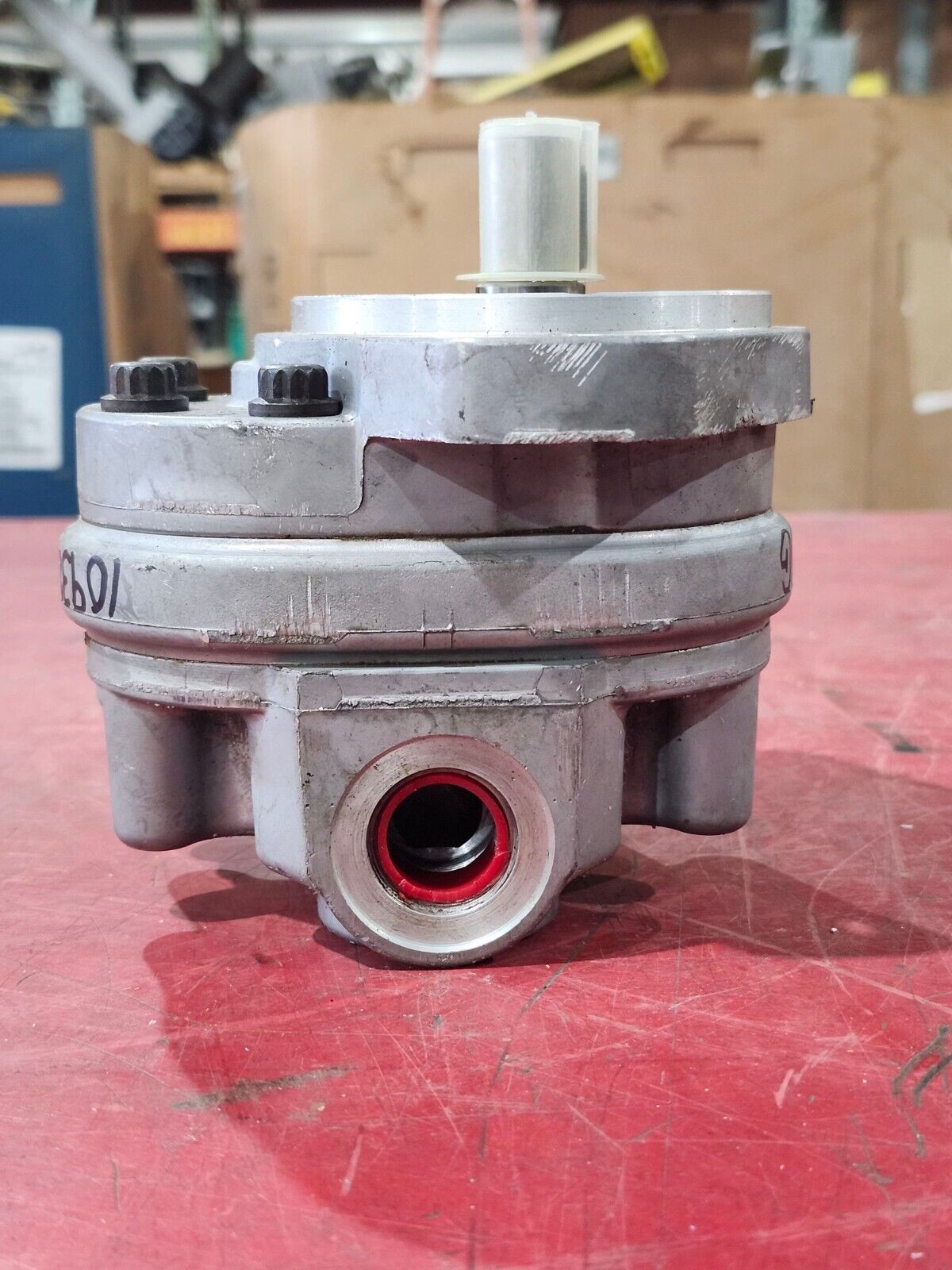 NEW EATON HYDRAULIC GEAR PUMP 26004 RZG