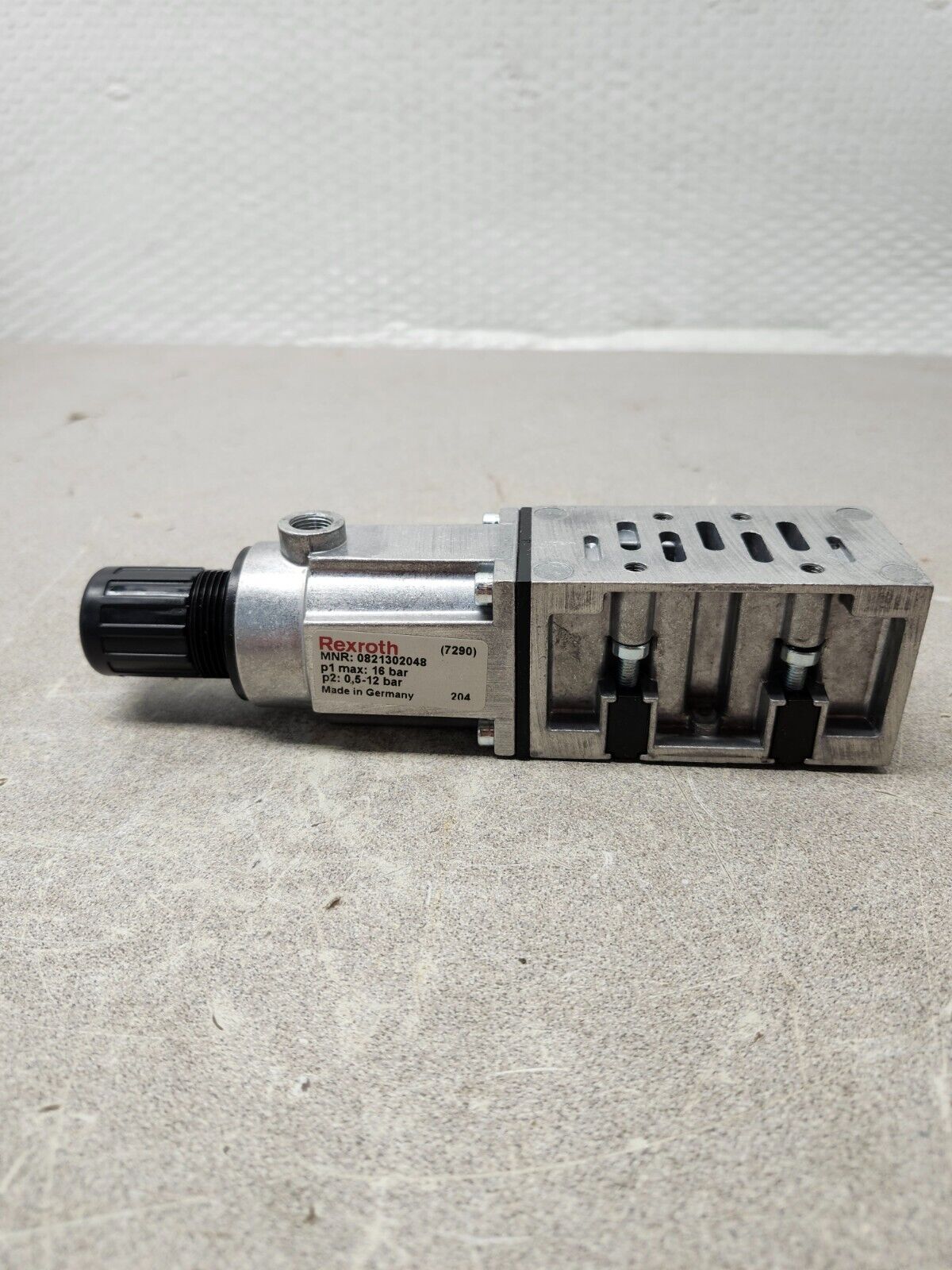 NEW IN BOX Rexroth Pressure Regulator/W GAUGE 0821302048