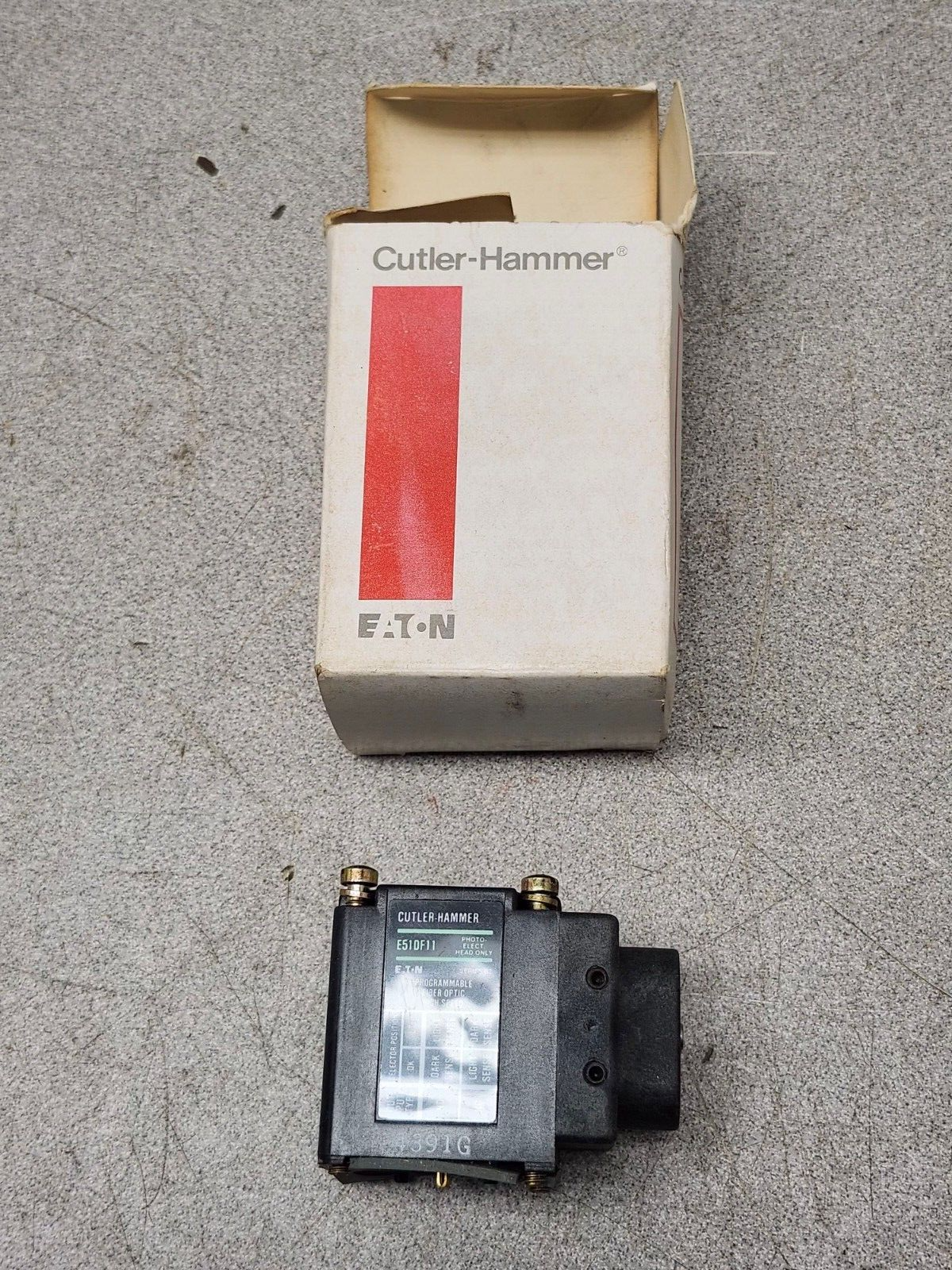 NEW IN PACKAGE CUTLER HAMMER PHOTOELECTRIC HEAD E51DF11