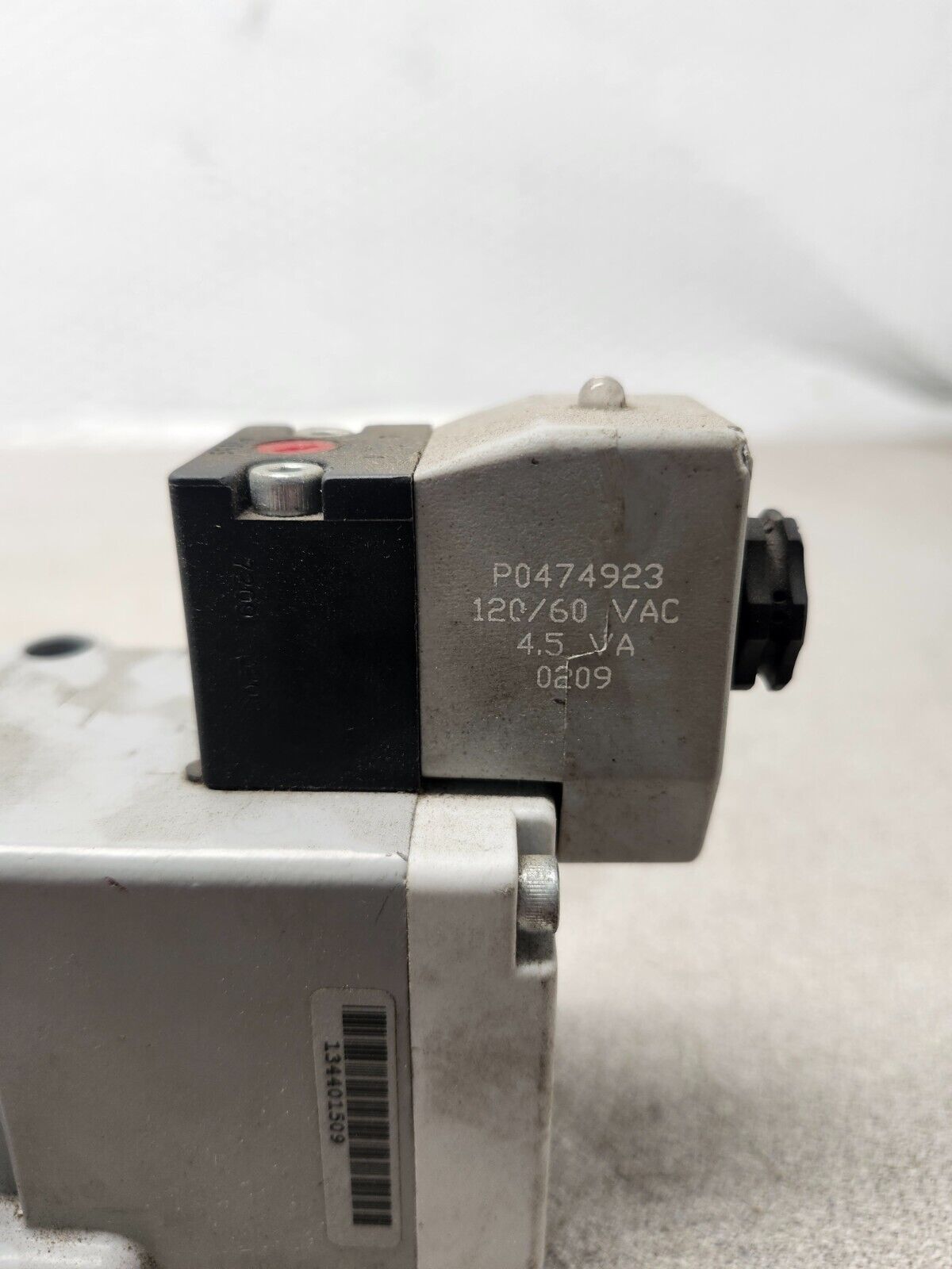 USED PARKER SOLENOID VALVE 120VAC H32VXBH023C