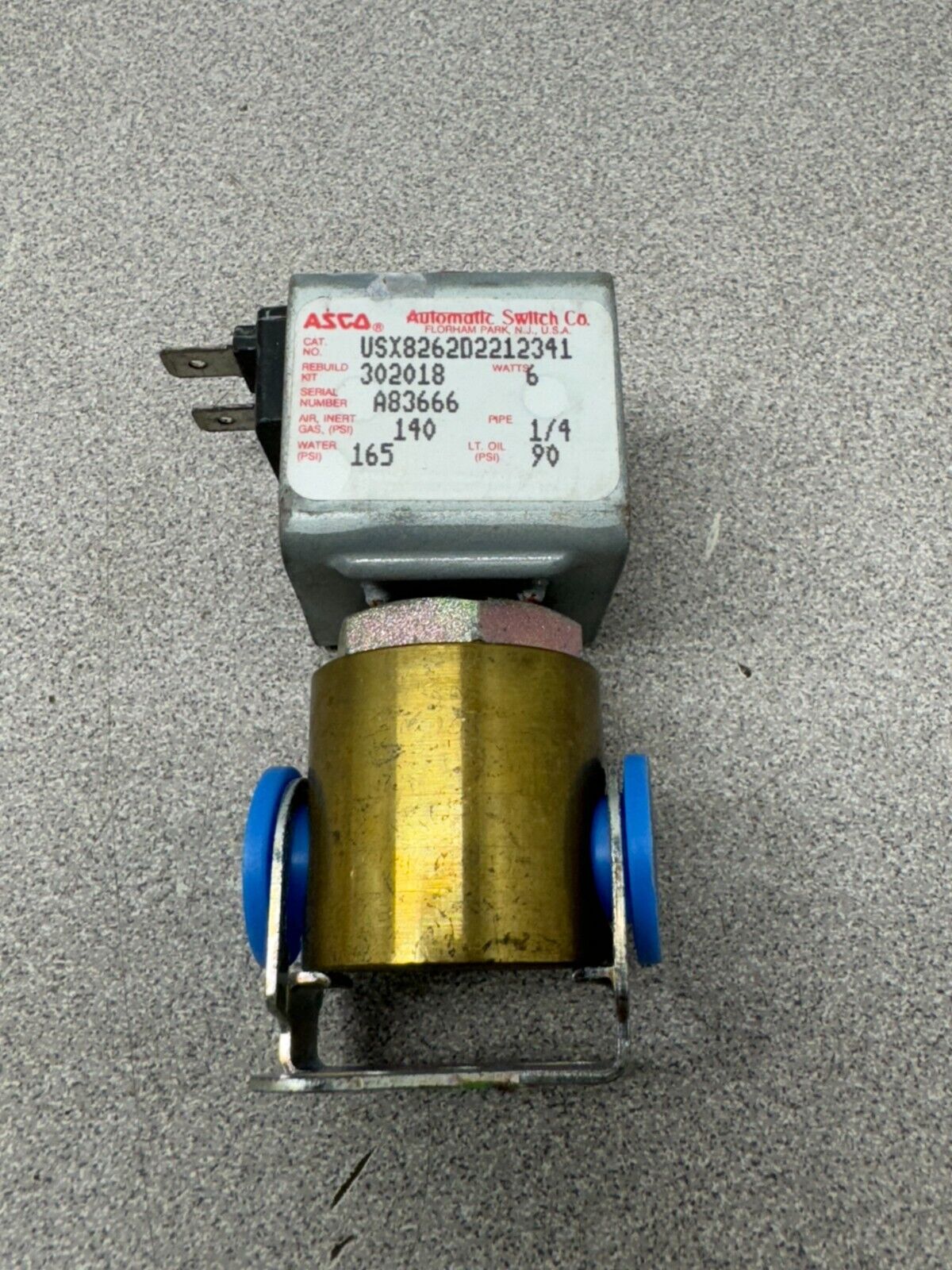 NEW NO BOX ASCO SOLENOID VALVE 1/4" PIPE USX8262D2212341