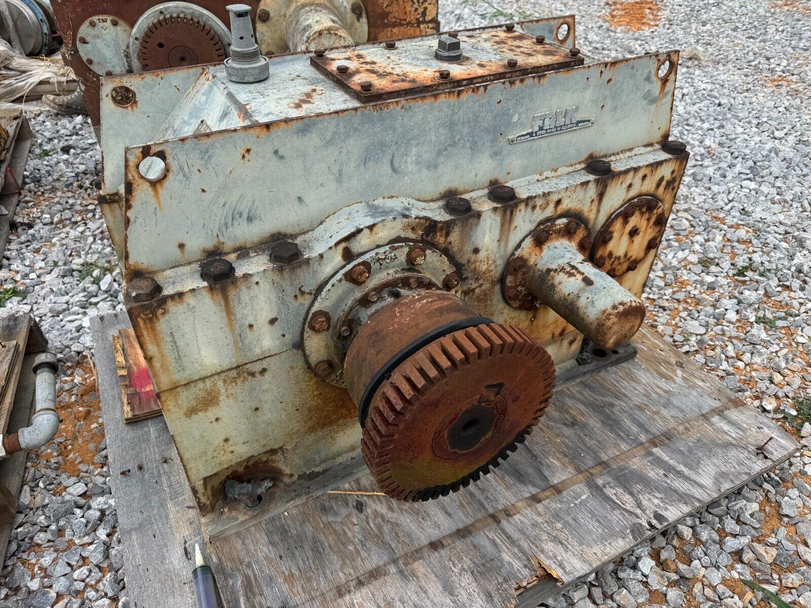 USED FALK ENCLOSED GEAR DRIVE 4.471 RATIO SPEED REDUCER 2090Y1-LD