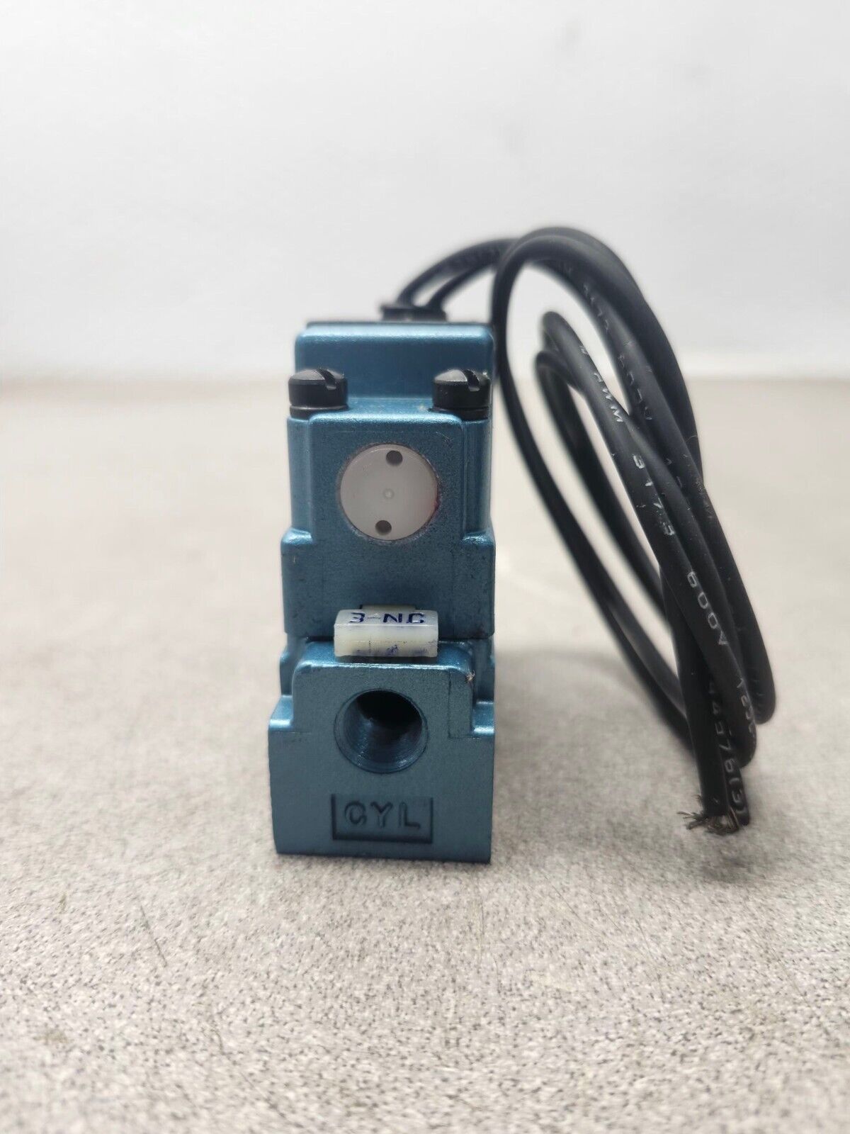 NEW IN BOX MAC SOLENOID VALVE 132B-111BA