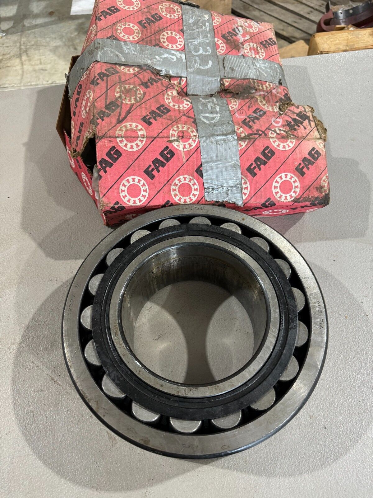 NEW FAG 23232E S SPHERICAL ROLLER BEARING 23232EAS.M.C3