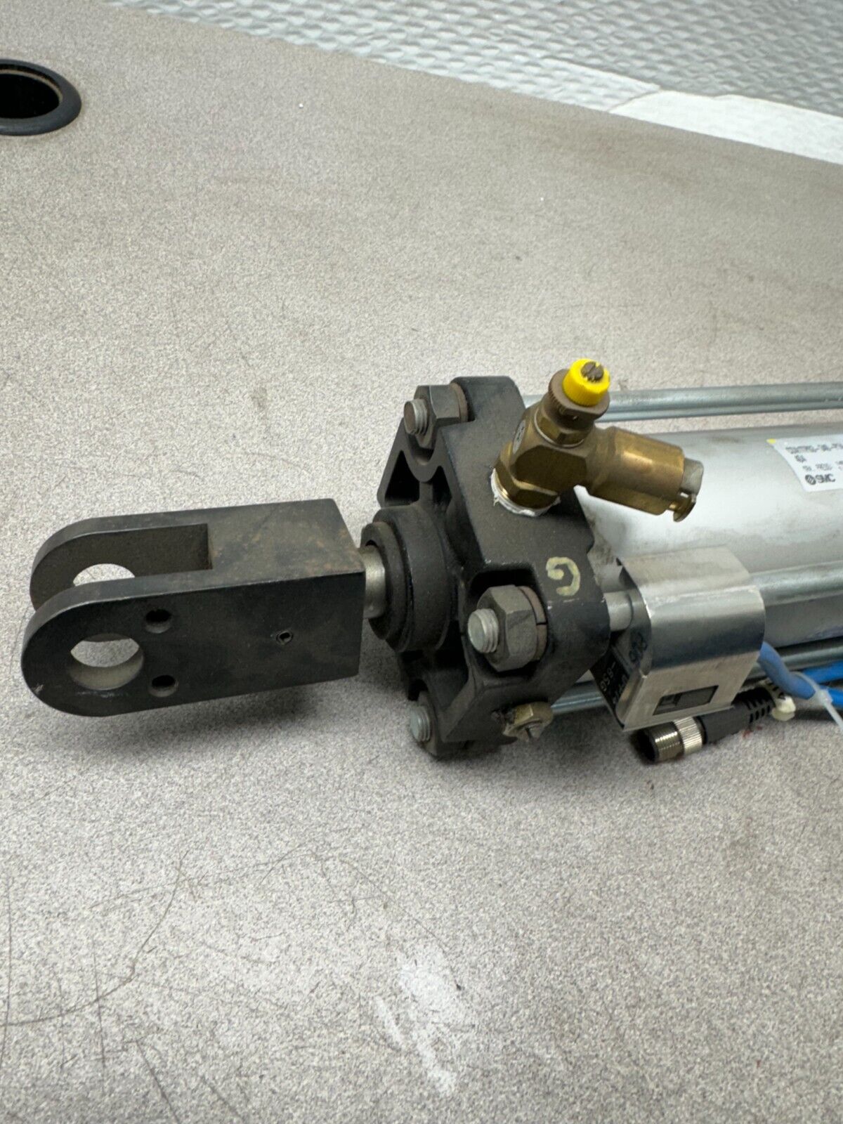 USED SMC PNEUMATIC CYLINDER CDA1TP63-340-P74-85G-X 404