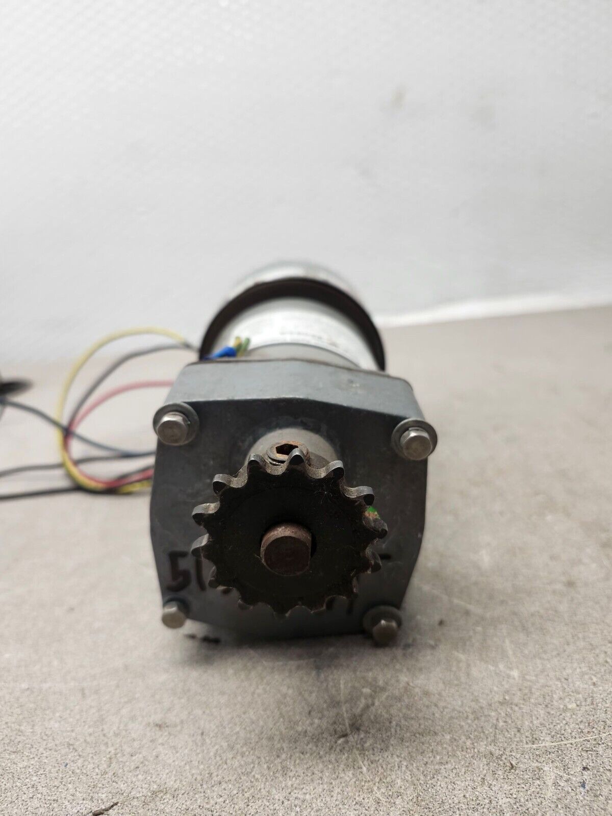 USED DAYTON PERMANENT SPLIT CAPACITOR GEAR MOTOR 4Z065A