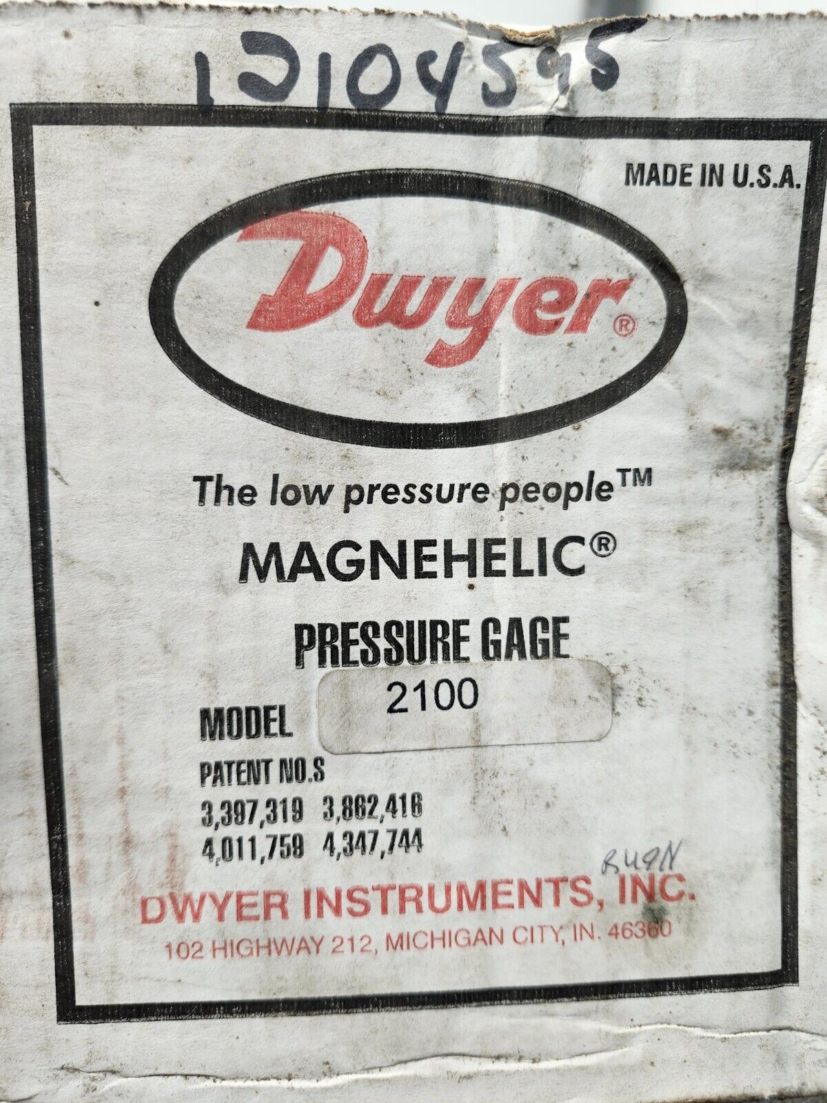 NEW IN BOX Dwyer 4" Magnehelic Differential Pressure Gauge 0"-100" Mode 2100