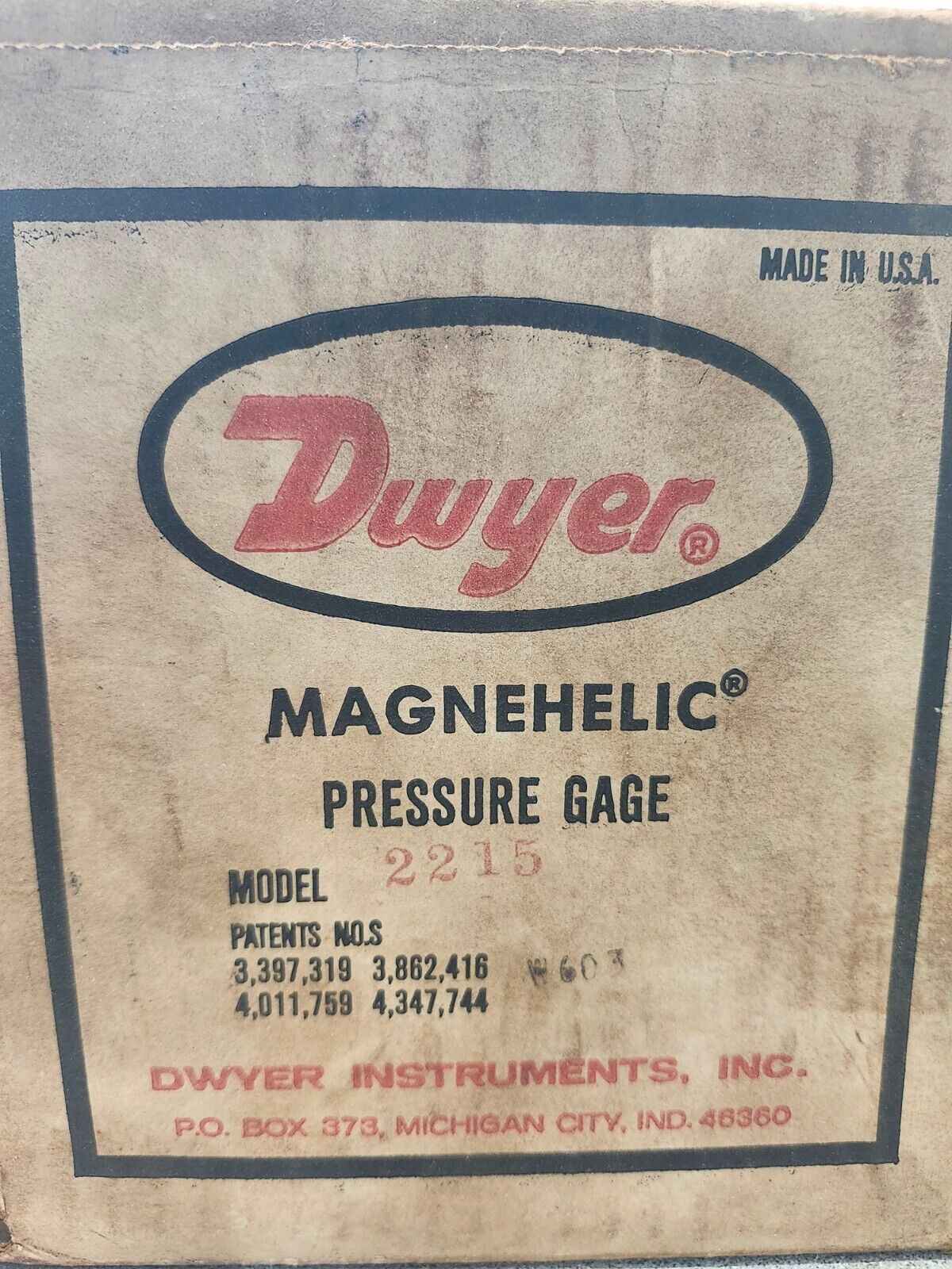 NEW IN BOX Dwyer Magnehelic Pressure Gauge,0 To 15 Psi  2215