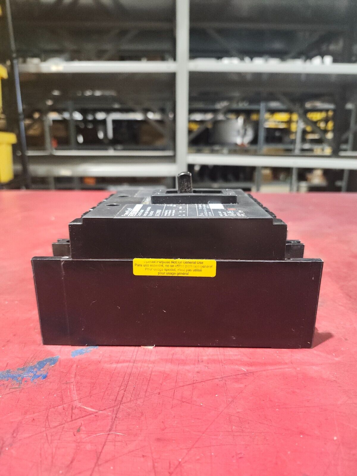 NEW IN BOX SQUARE D CIRCUIT BREAKER 60HZ 240V QGL32100LW