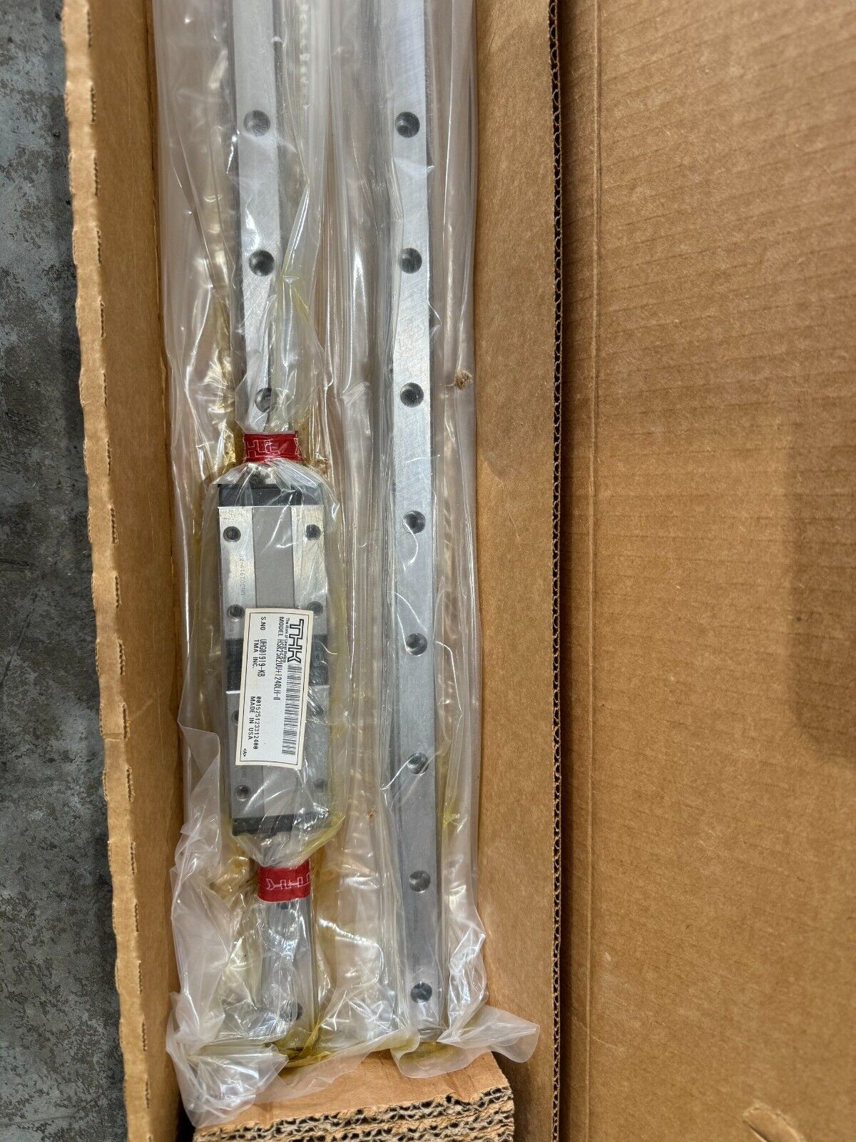 NEW BOX OF 2 THK LINEAR GUIDE RAILS WITH BEARINGS HSR25R2UU+1240LH