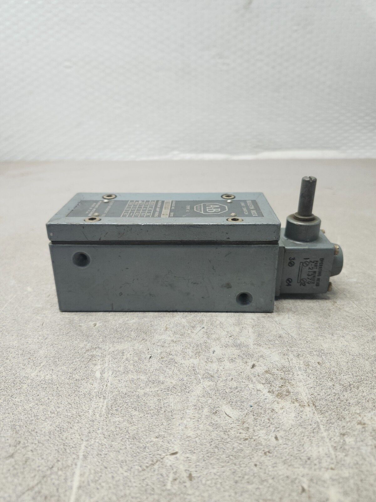 USED ALLEN BRADLEY 802X LIMIT SWITCH 802XA4 SER 1