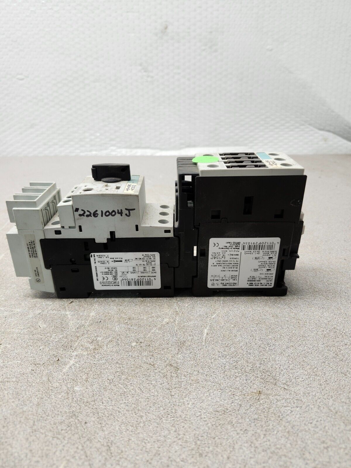 USEDSIEMENS CIRCUIT BREAKER MOTOR 3RV1021-0GA10 WITH Contactor 3ZX1012-0RT02-1AA