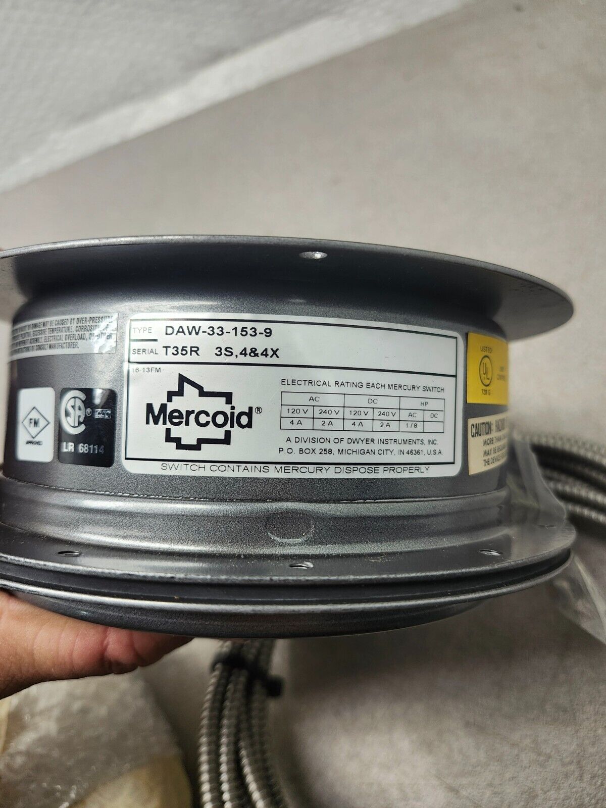 NEW IN BOX MERCOID Bourdon Tube Pressure Switch DAW-33-153-9 W/ HYETT 25HW01