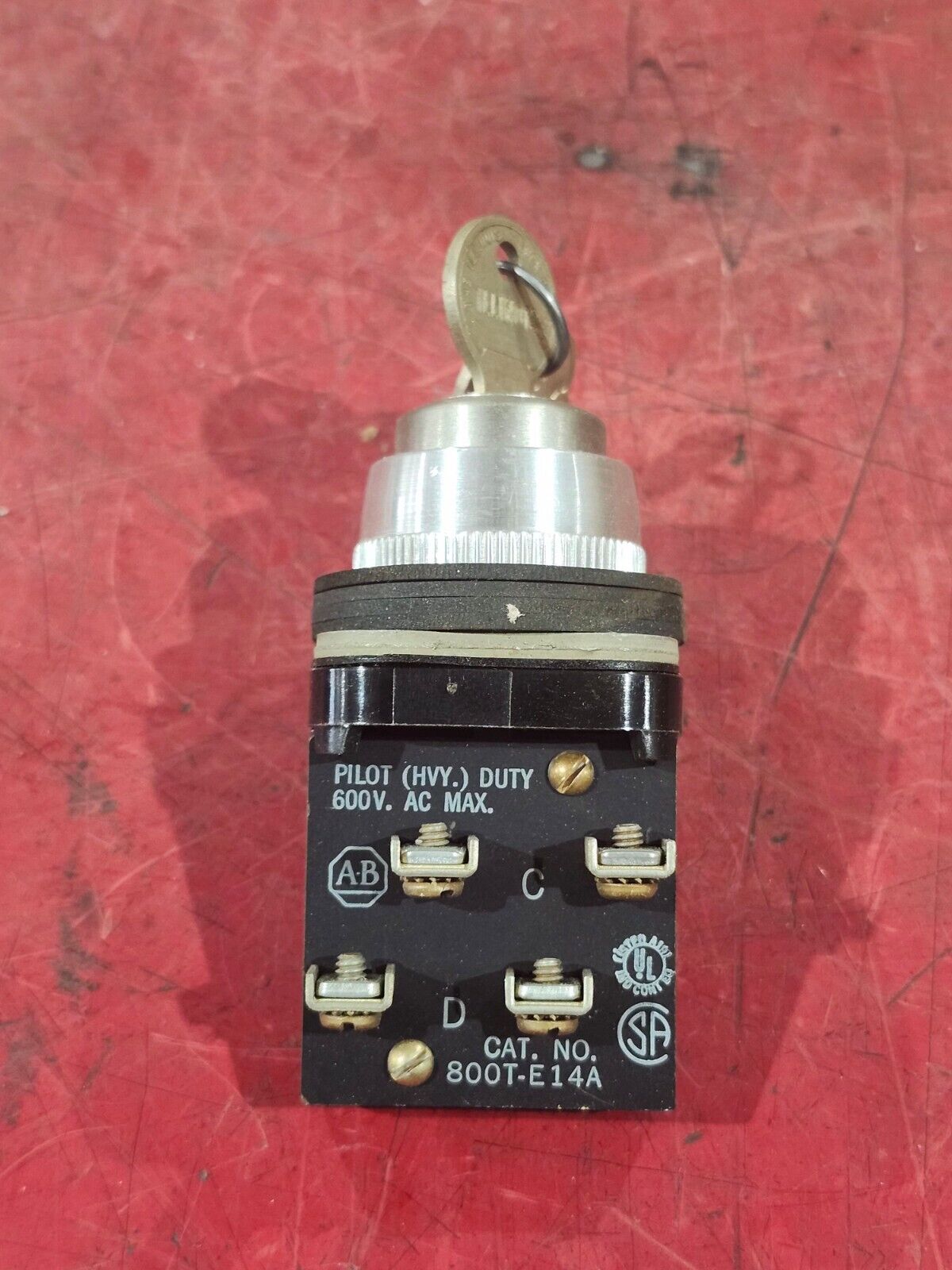 NEW IN BOX ALLEN BRADLEY CYLINDER LOCK PUSH BUTTON 800T-E14A SER A