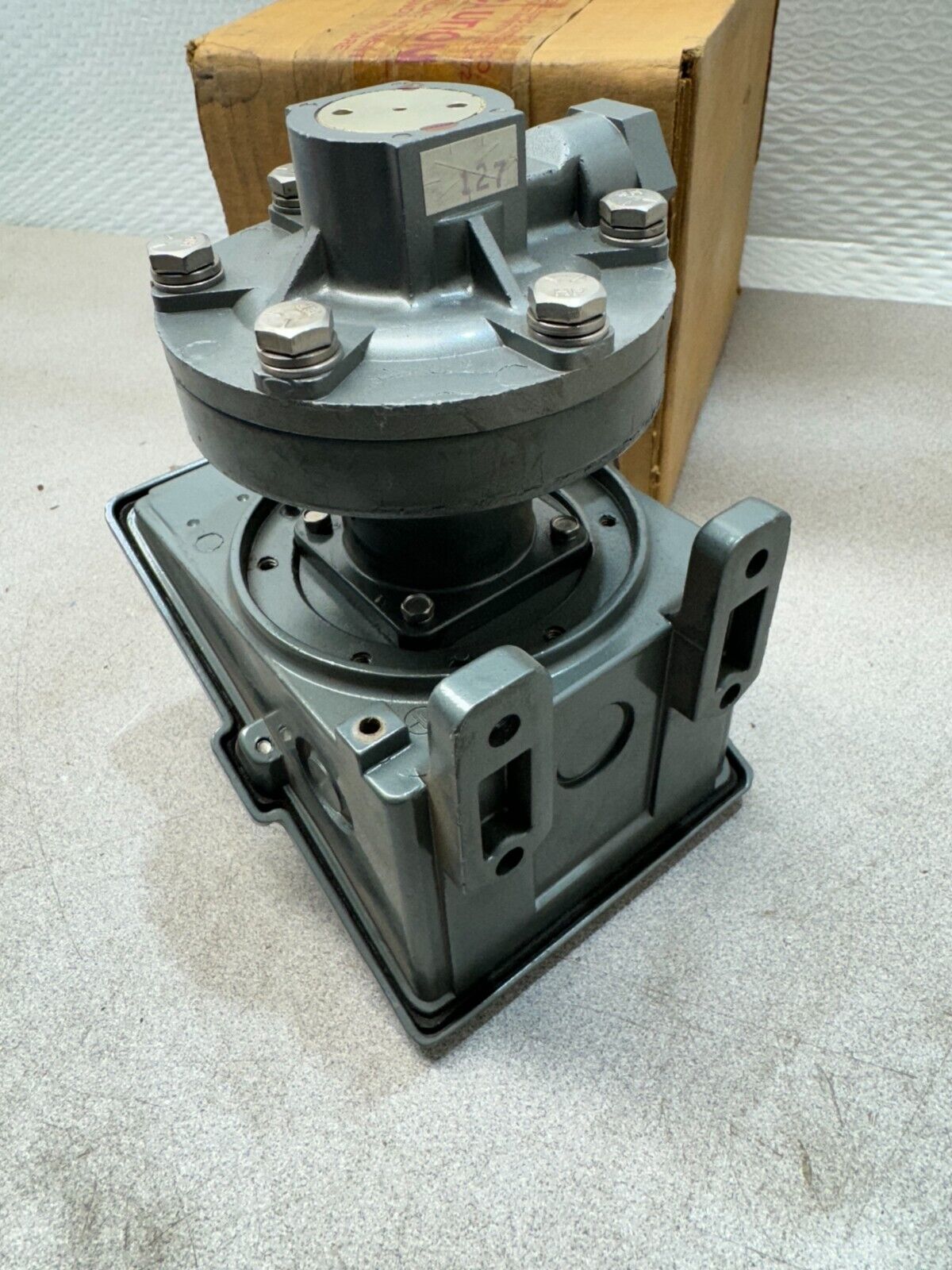 NEW IN BOX UNITED ELECTRIC PRESSURE SWITCH J402K 455 9925