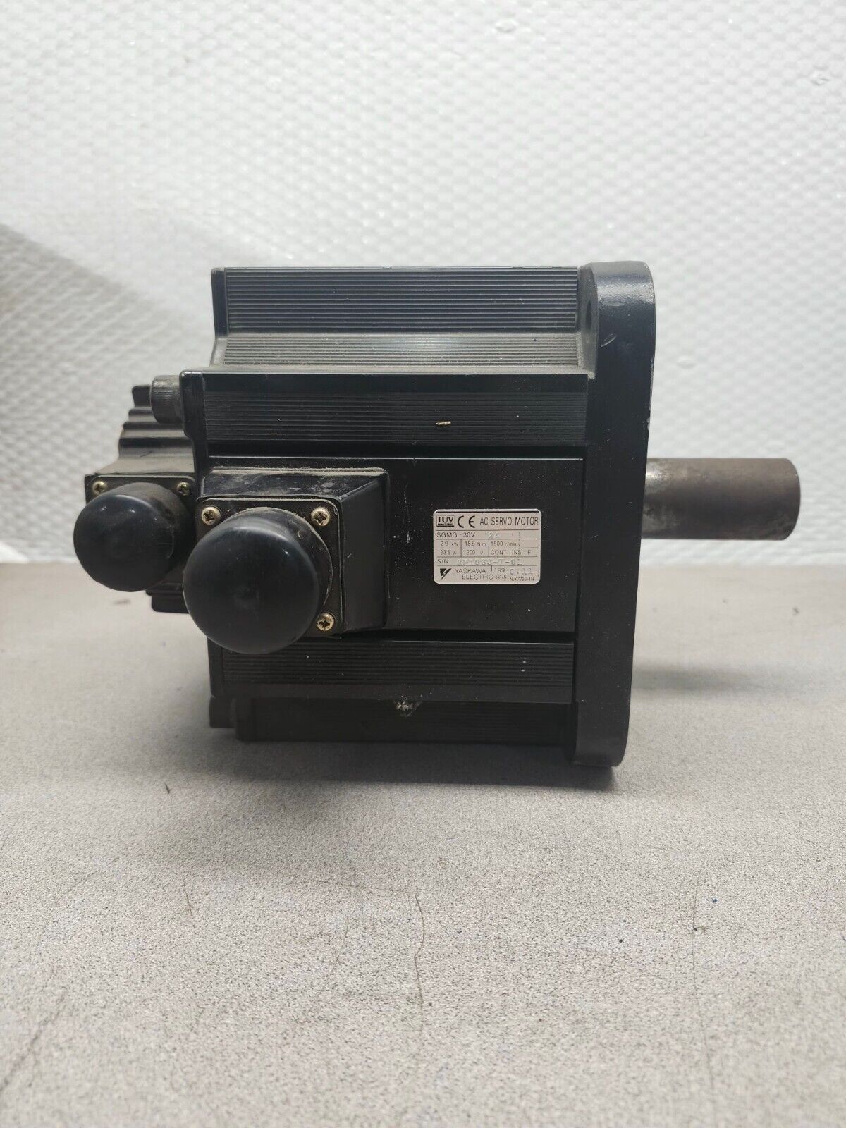 USED YASKAWA SERVO MOTOR SGMG-30V 2A