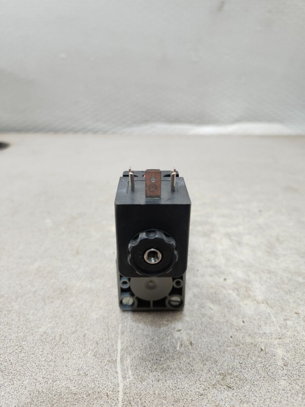 NEW IN BOX BOSCH SOLENOID VALVE 0820024029