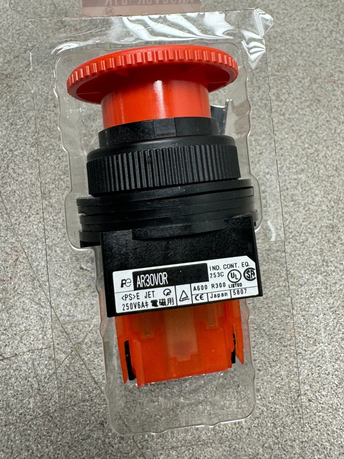 NEW FUJI EMERGENCY STOP BUTTON AR30V0R-01R